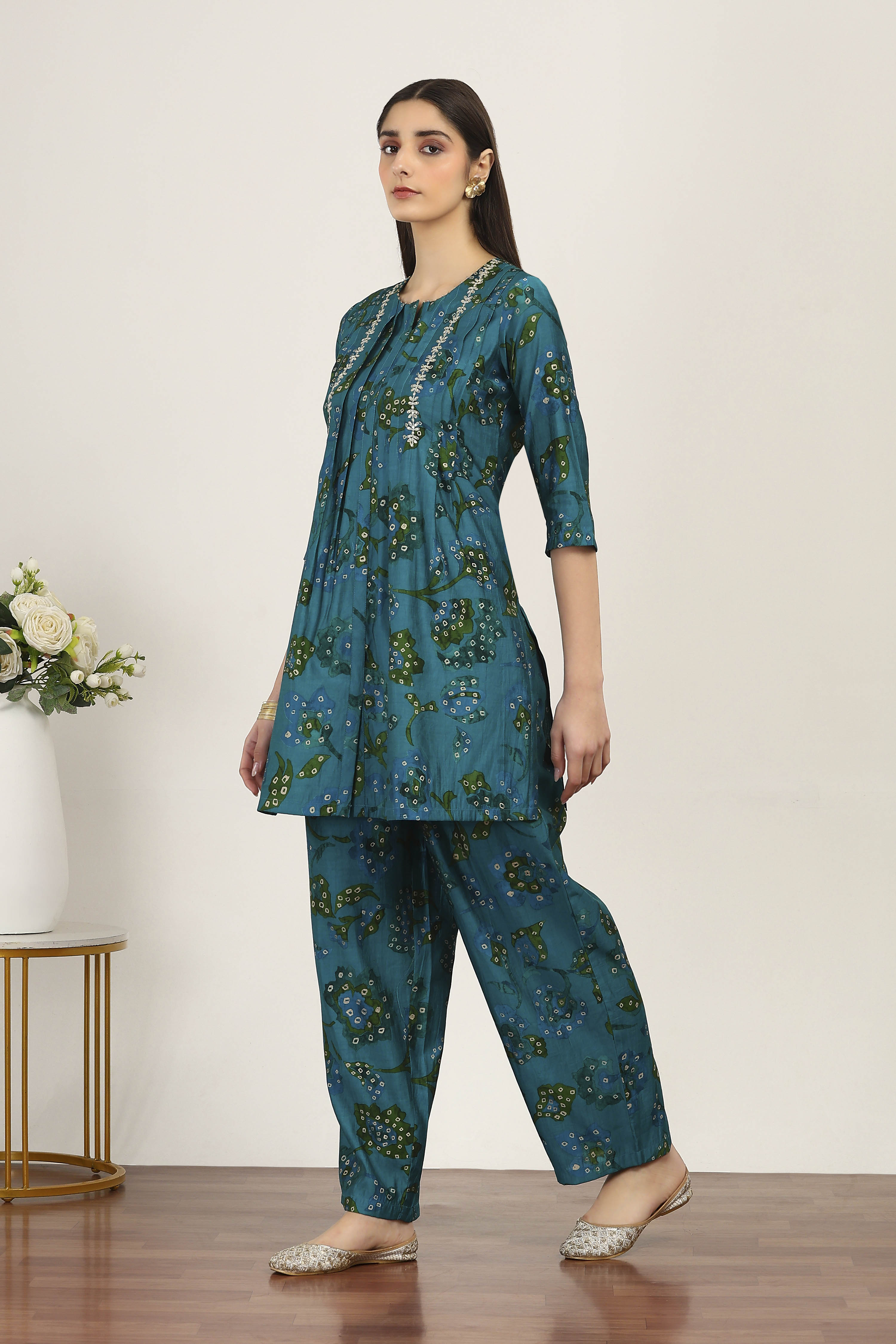 Green Viscose Polyester Viscose Rayon Kurta Pants Set image number 3