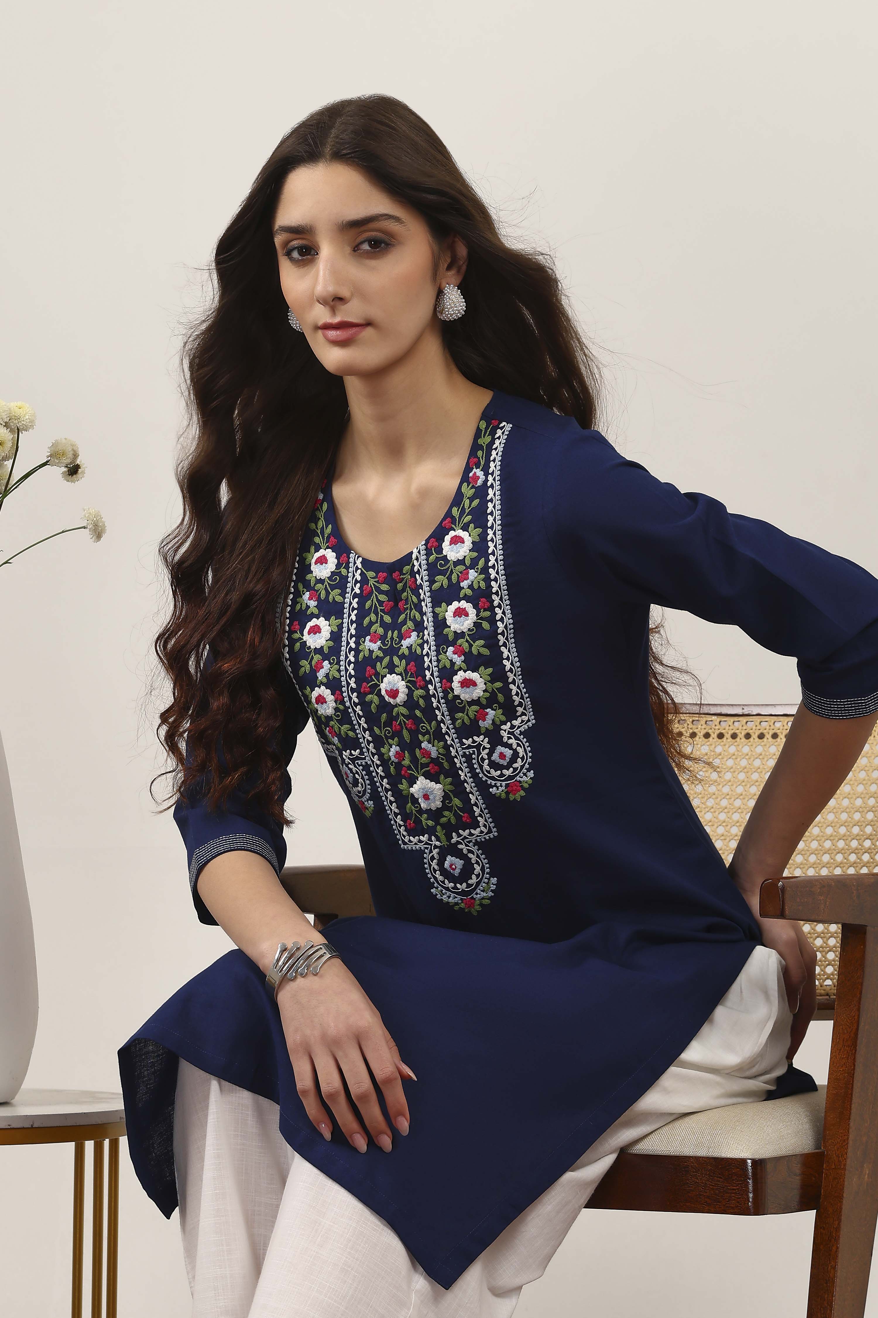 Navy Blue Cotton Blend Straight Kurtas image number 6