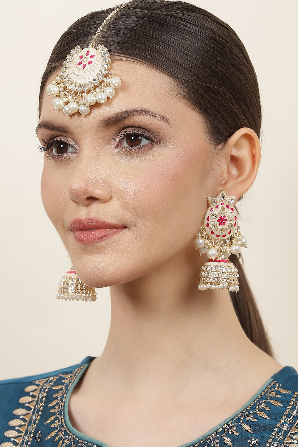 Cream & Pink Jhumkas & Maangtika Set image number 1