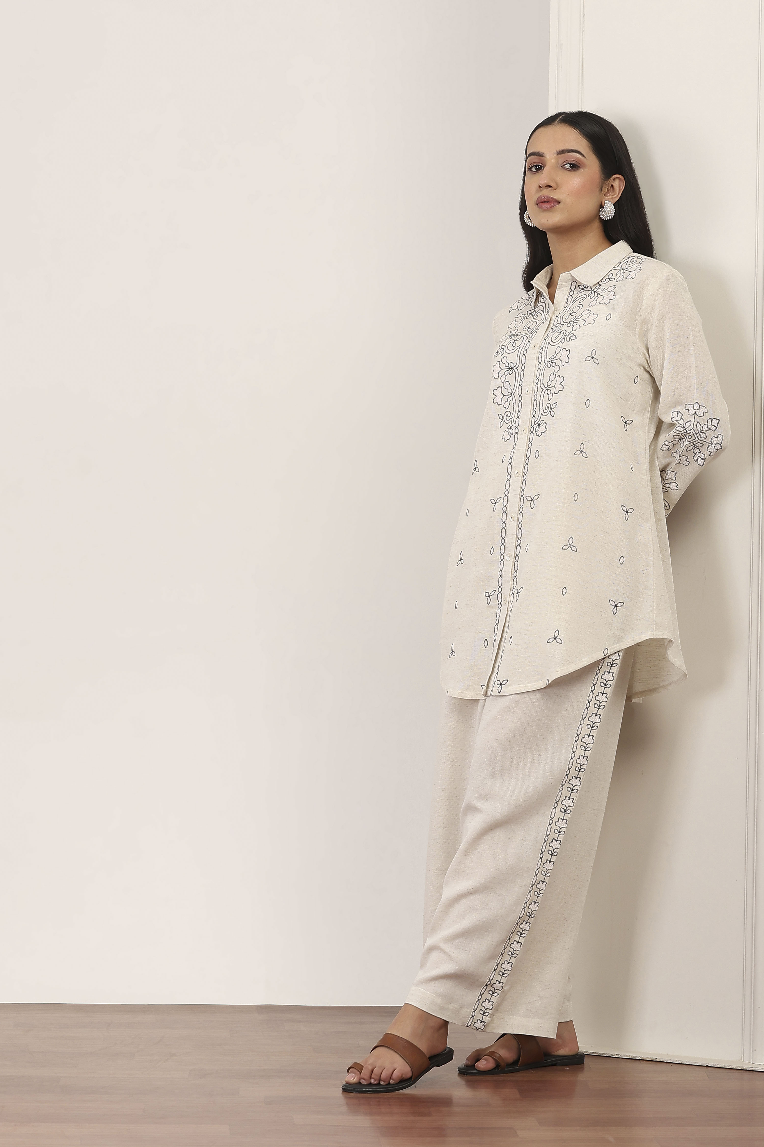White Cotton Blend Cotton Flex Kurta Pants Set image number 0