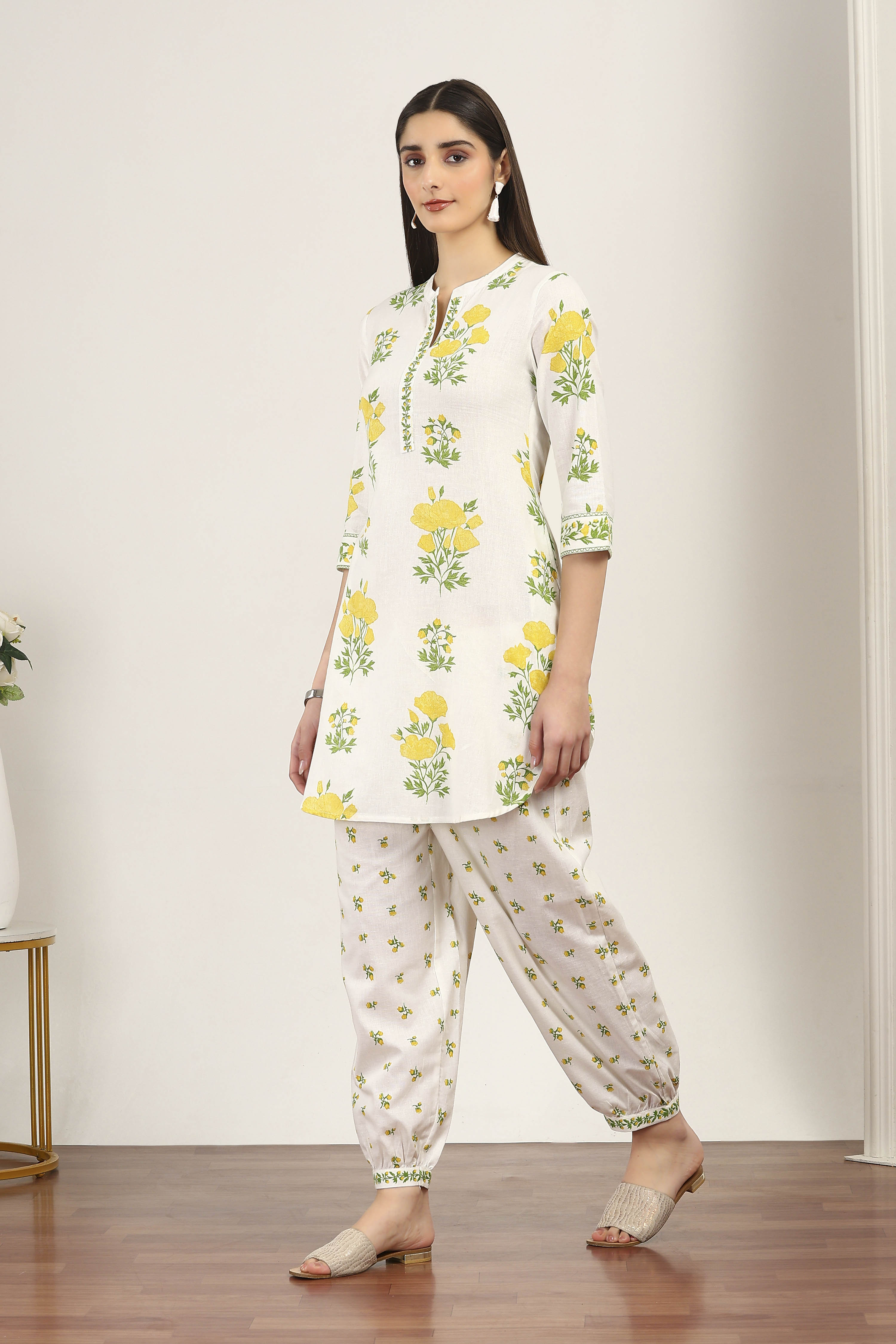 Yellow Cotton Blend Cotton Flex Kurta Pants Set image number 3