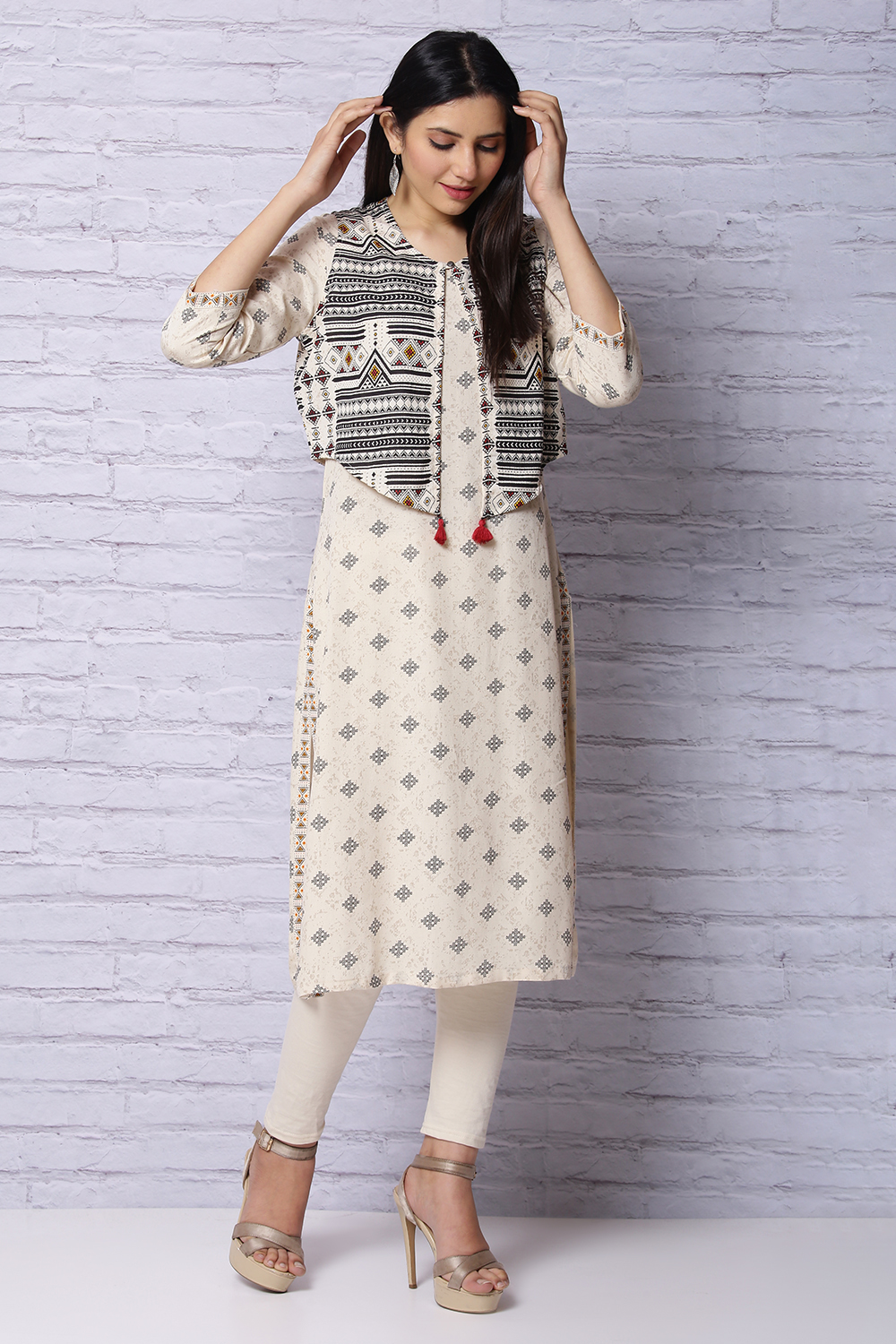 Off White Viscose Kurta With Jacket image number 5