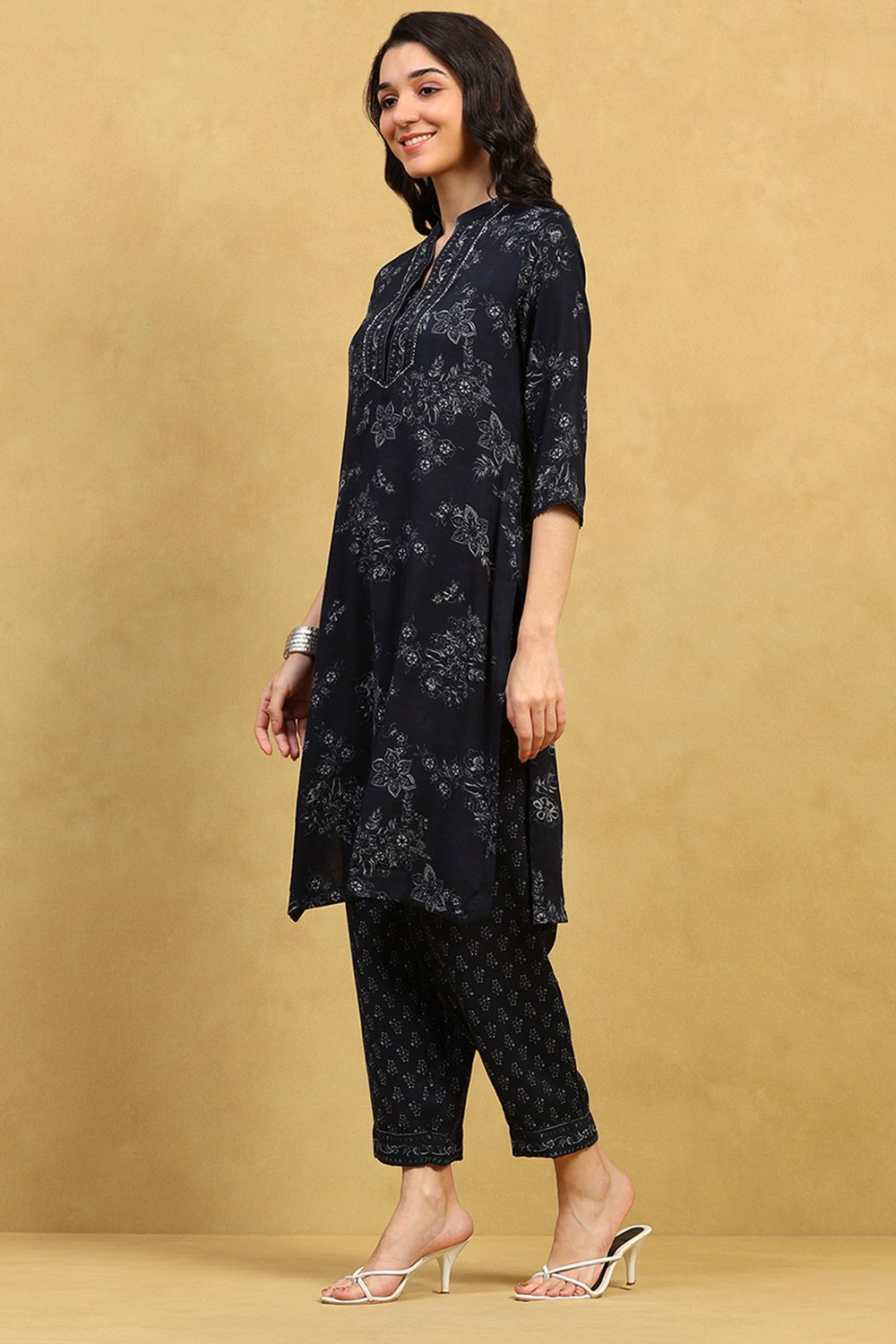 Green-Maroon Viscose Blend Printed Straight Kurta Pants Set image number 3