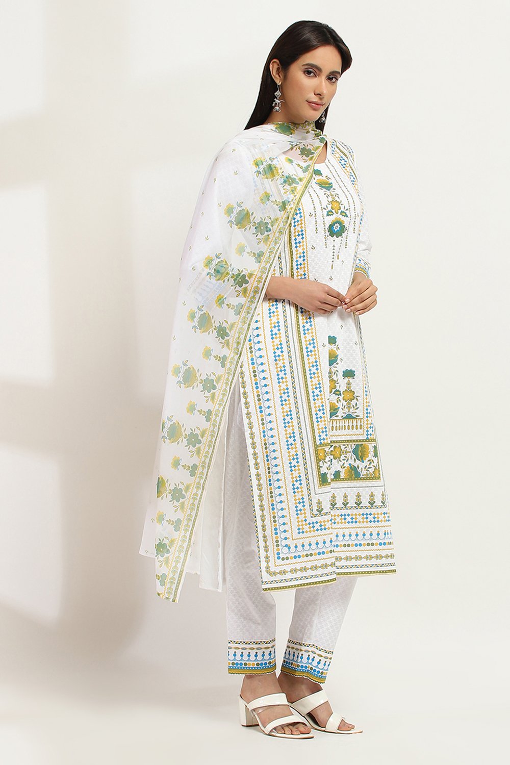 White Cotton Straight Set image number 5