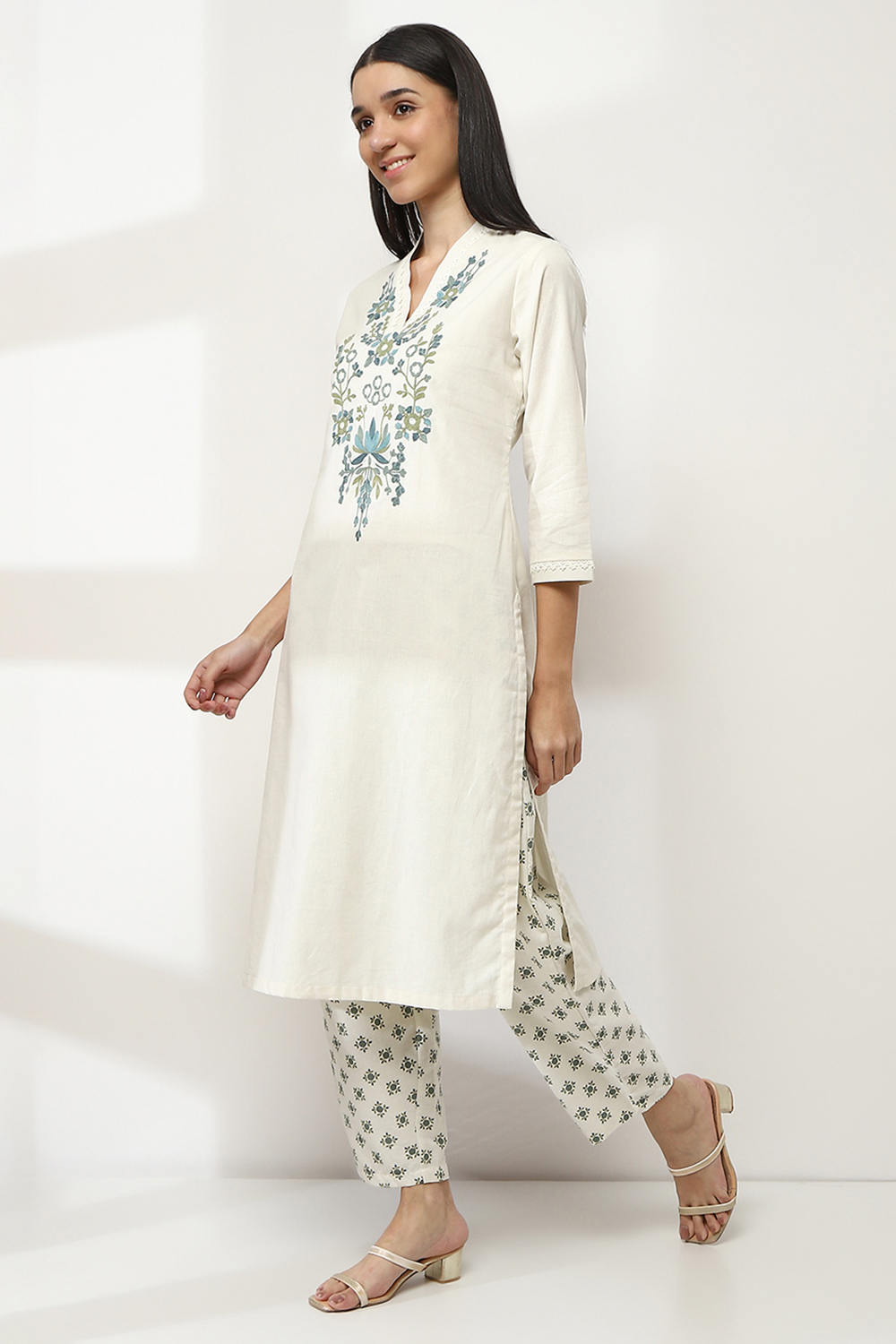 Off-White Cotton Blend Straight Kurta image number 2
