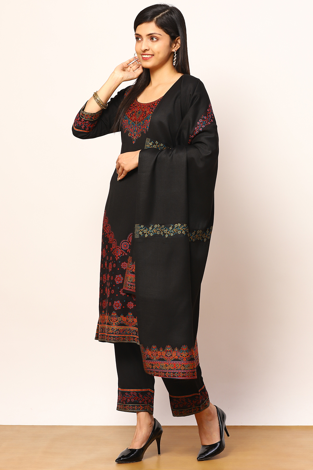 Black Acrylic Straight Suit Set image number 5