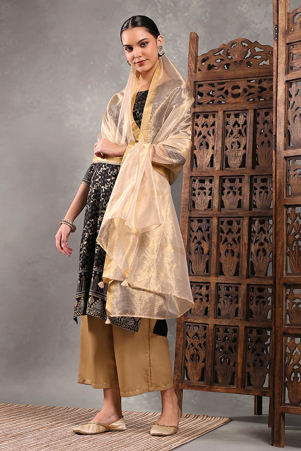 Gold Polyester Yarndyed Dupatta image number 1