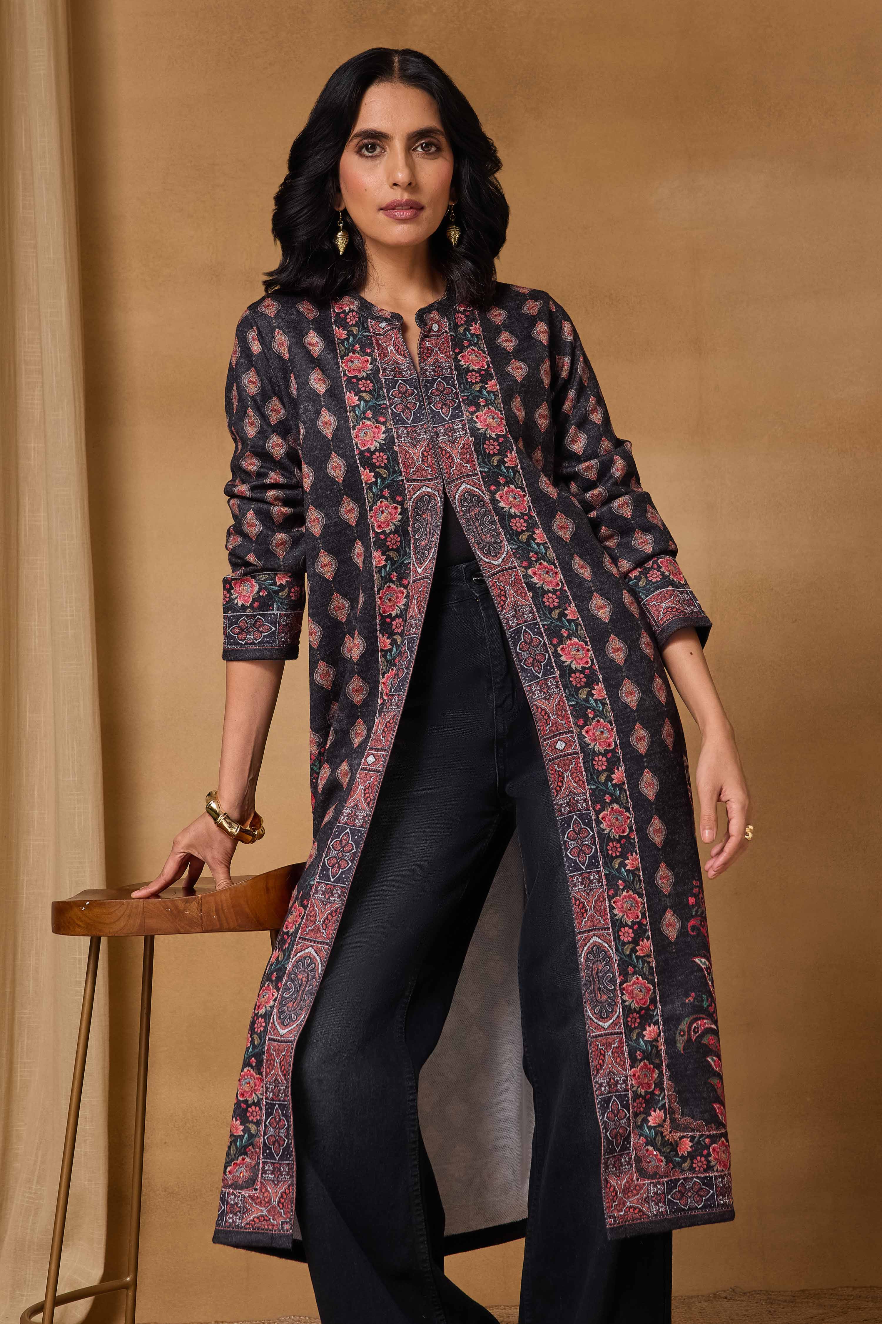 Black Polyester Regular Printed Cape image number 7
