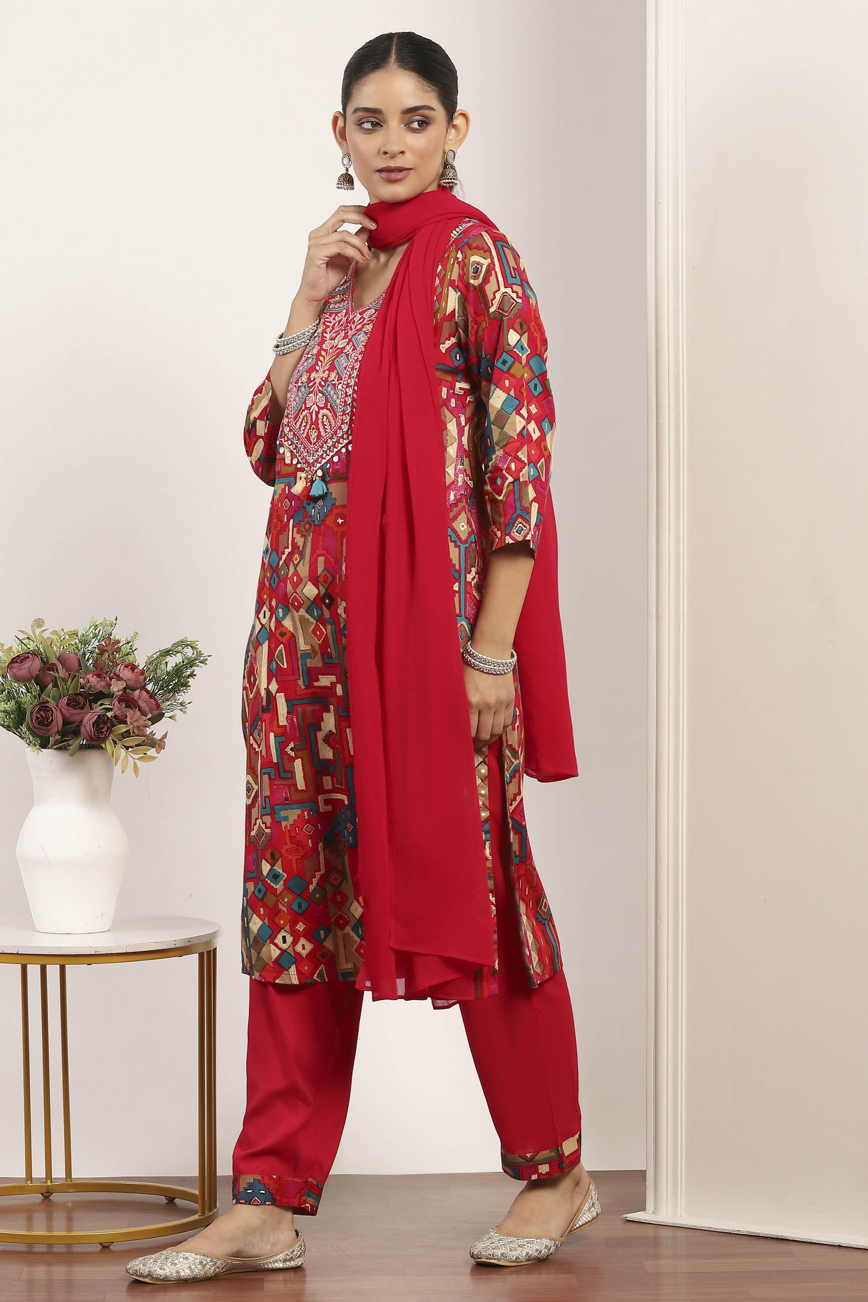 Red Cotton Straight Suit Sets image number 3