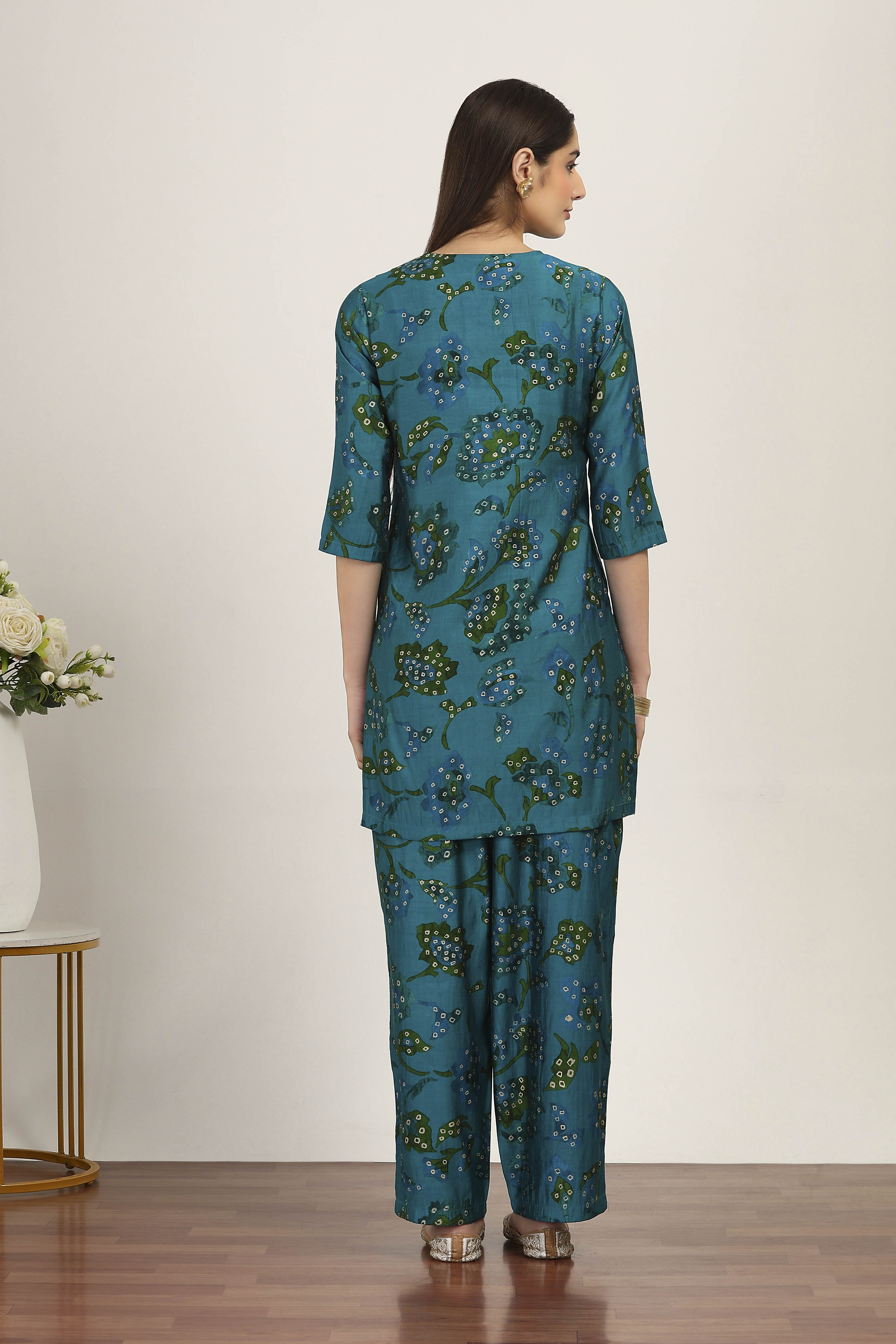 Green Viscose Polyester Viscose Rayon Kurta Pants Set image number 4