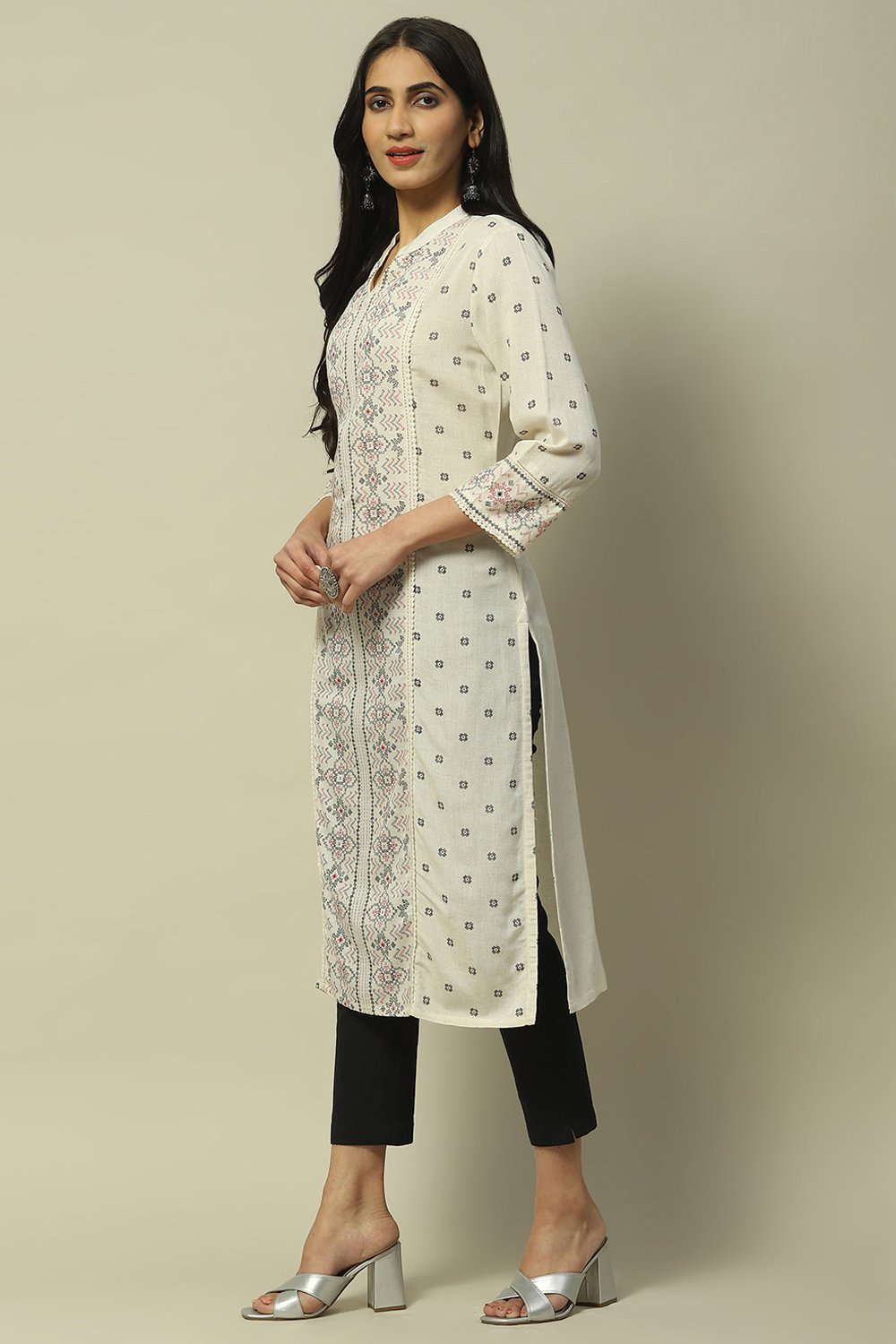 Off White Rayon Staight Kurta image number 2