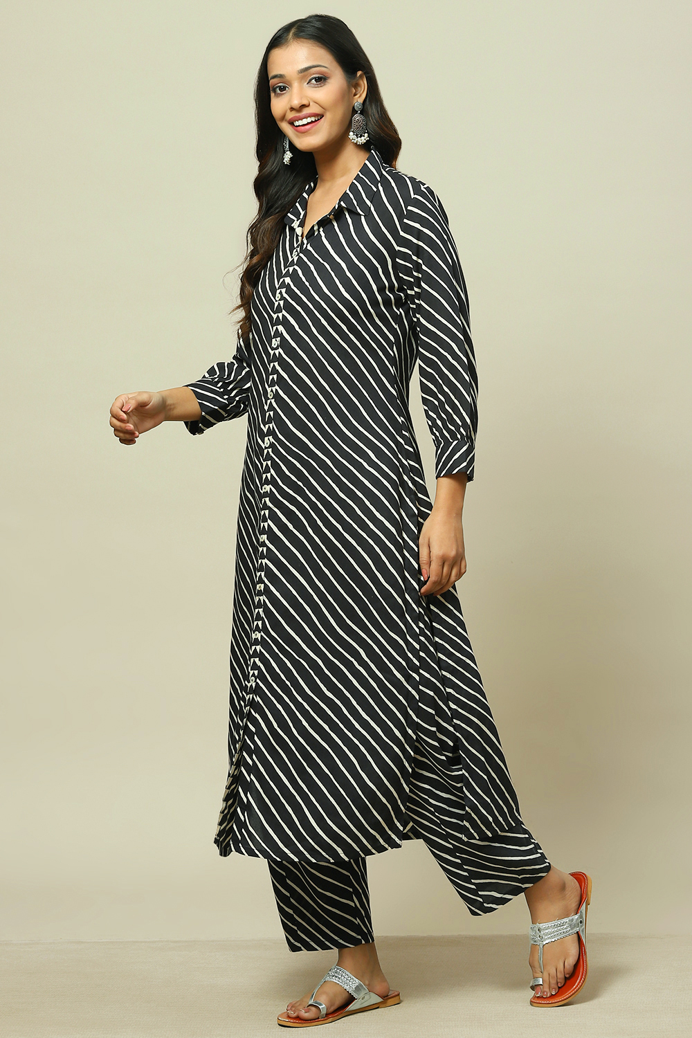 Black LIVA Woven Straight Kurta Suit Set image number 3