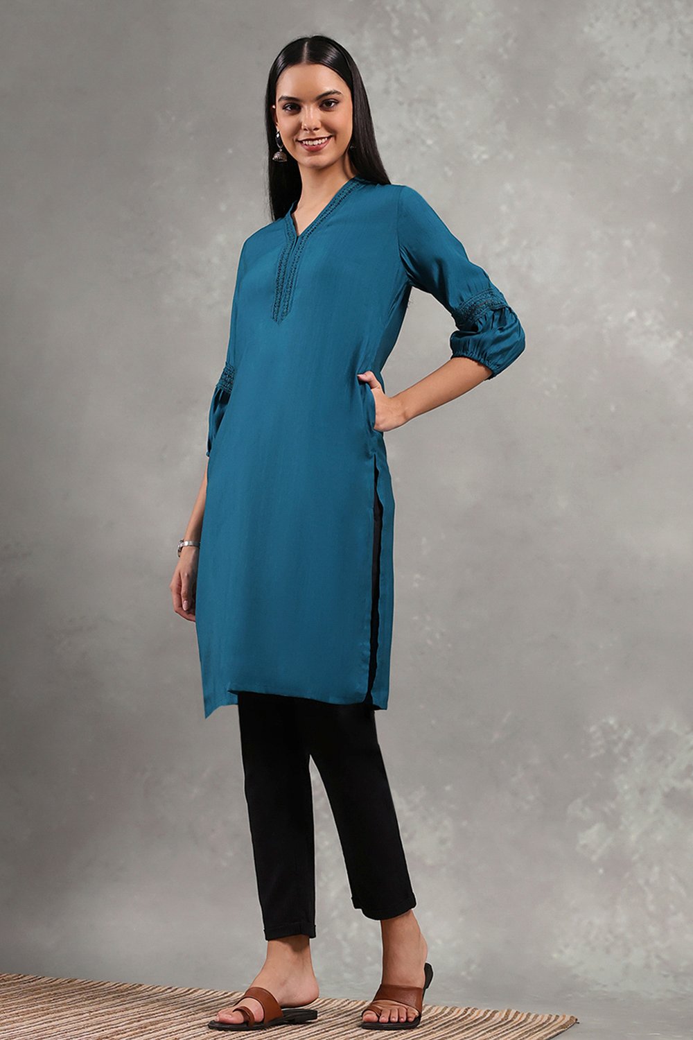Purple Viscose Blend Solid Straight Kurta image number 2
