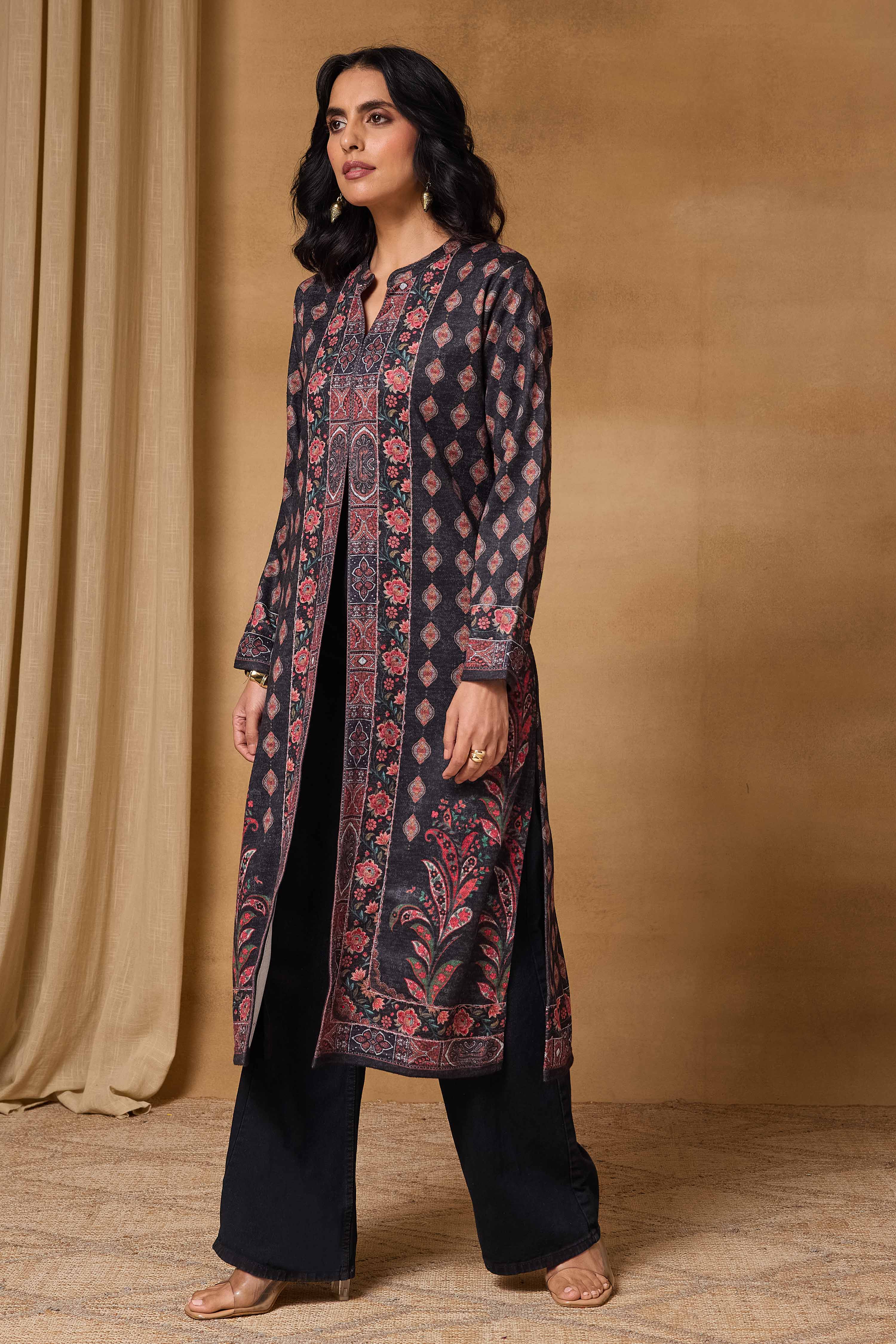 Black Polyester Regular Printed Cape image number 2