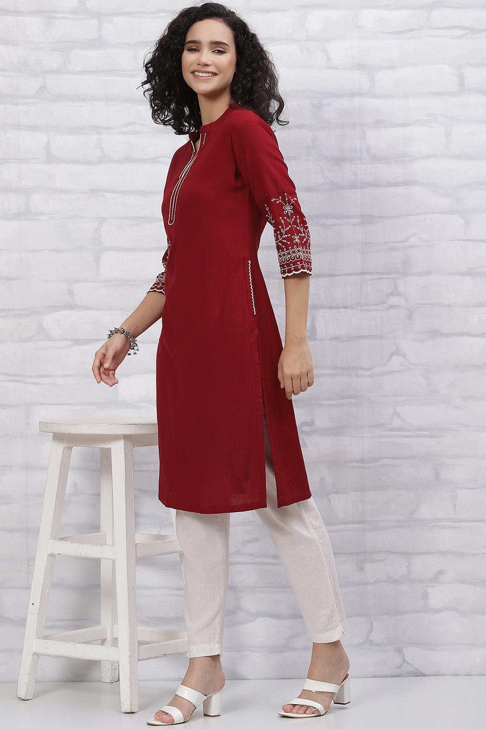 Red LIVA Schiffli Kurta image number 5