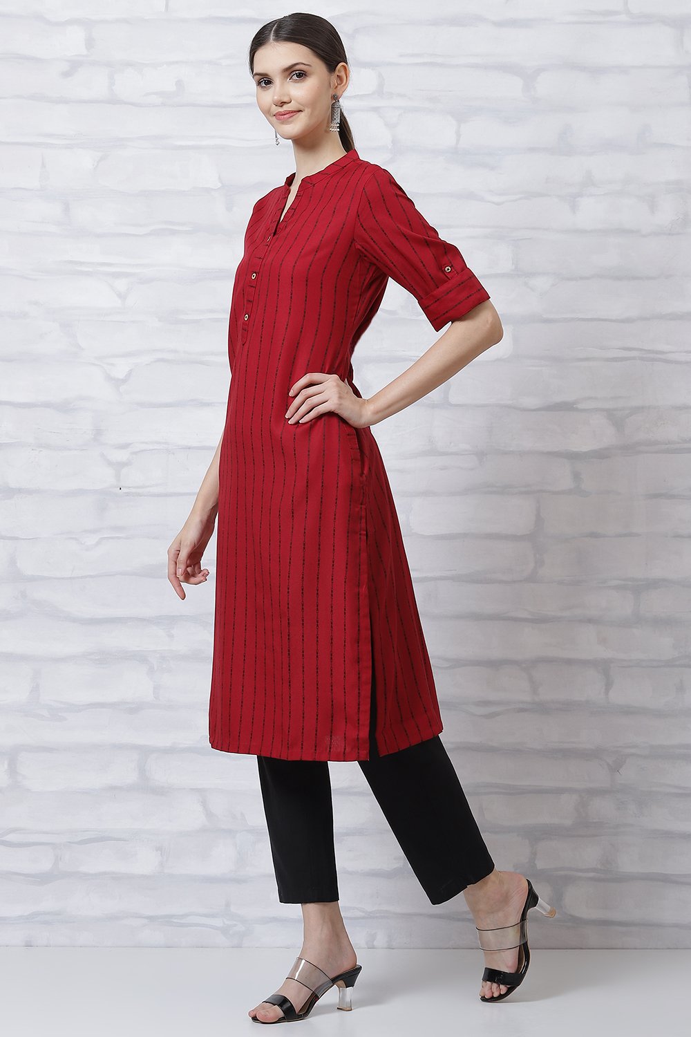 Off-white Printed Straight Kurta image number 2