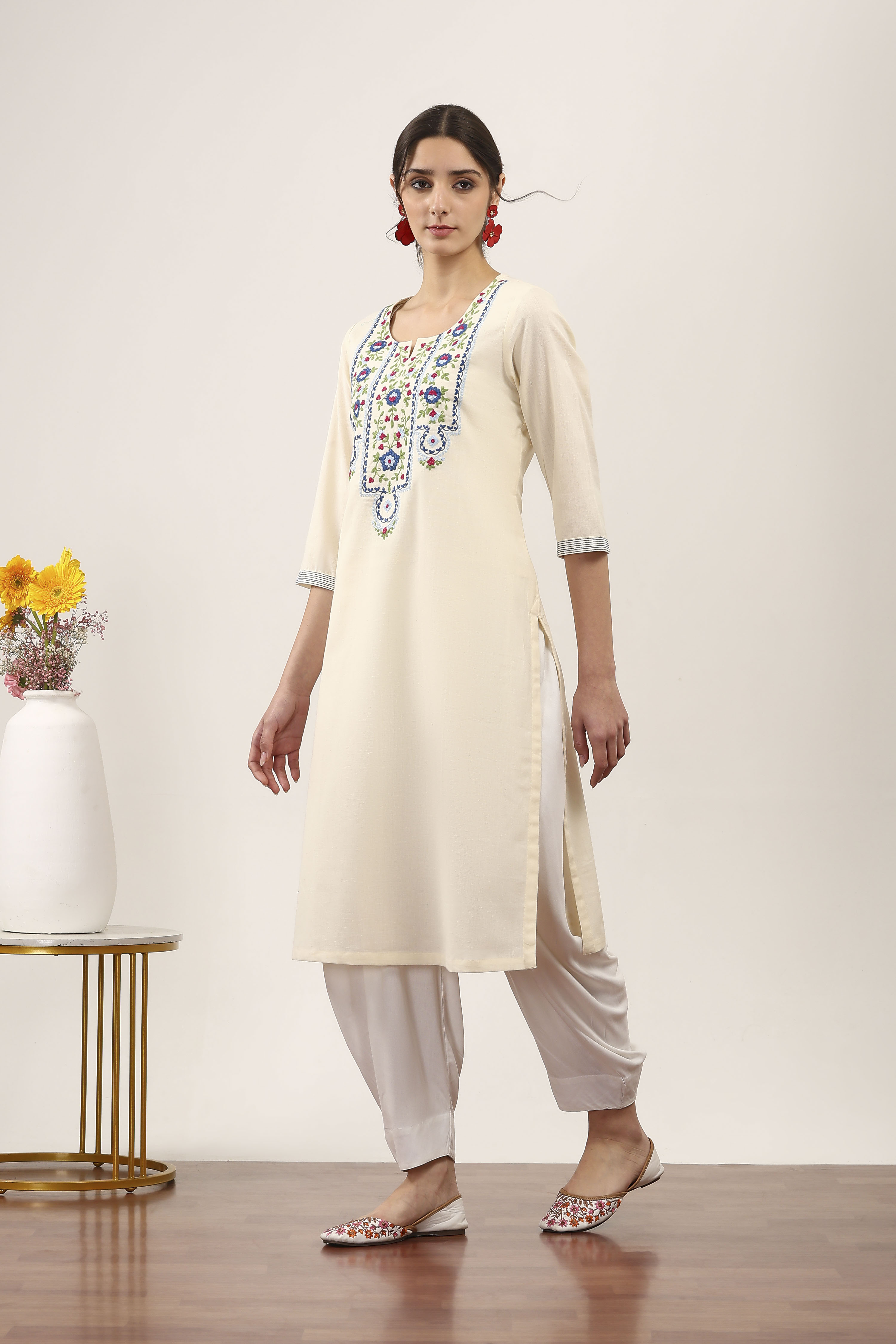 Navy Blue Cotton Blend Straight Kurtas image number 2