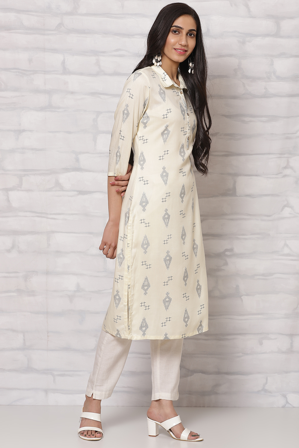 Off White LIVA Straight Kurta image number 3