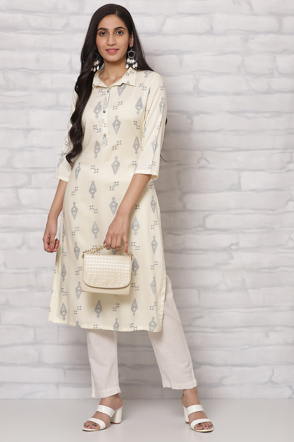 Off White LIVA Straight Kurta image number 5