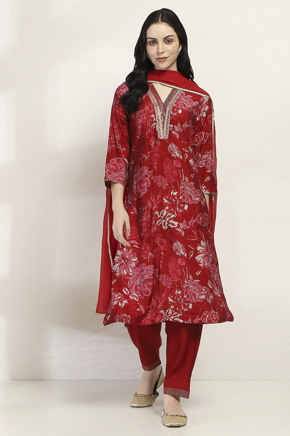 Red Viscose Blend Straight Set image number 6