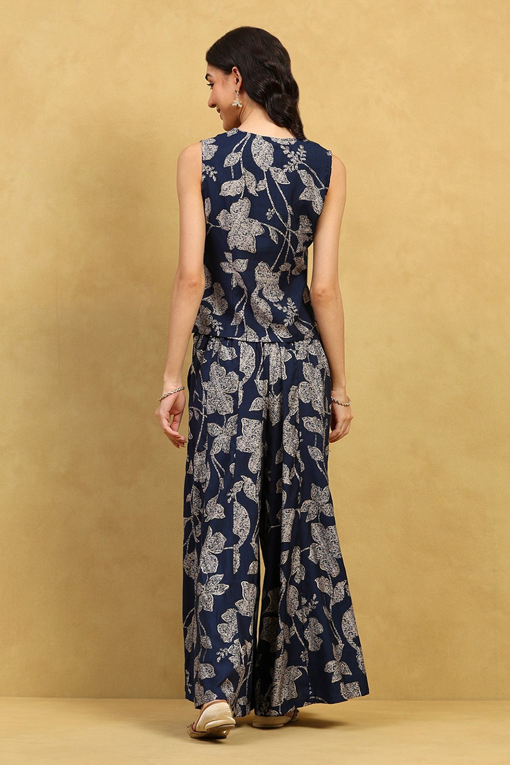 Indigo Blue Viscose Blend Printed Crop Top & Blouse Top Palazzo Set image number 4