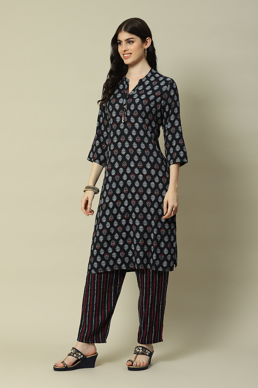 Red Cotton Blend Straight Printed Kurta Palazzo Suit Set image number 3