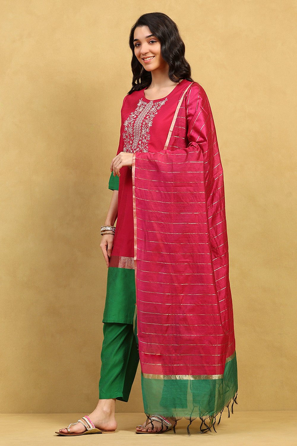 Pink Viscose Blend Solid Straight Suit Set image number 3