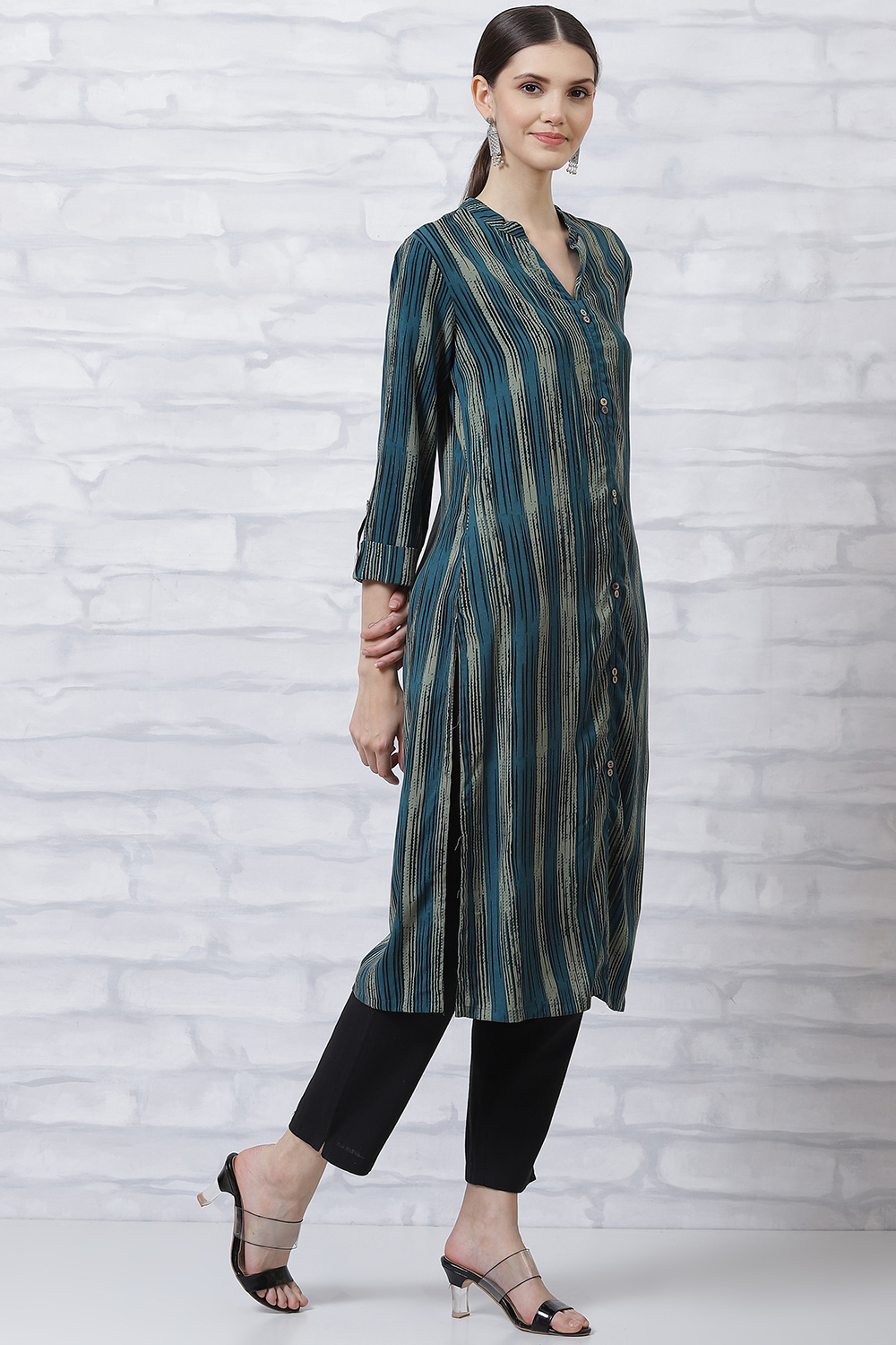 Blue LIVA Straight Kurta image number 3