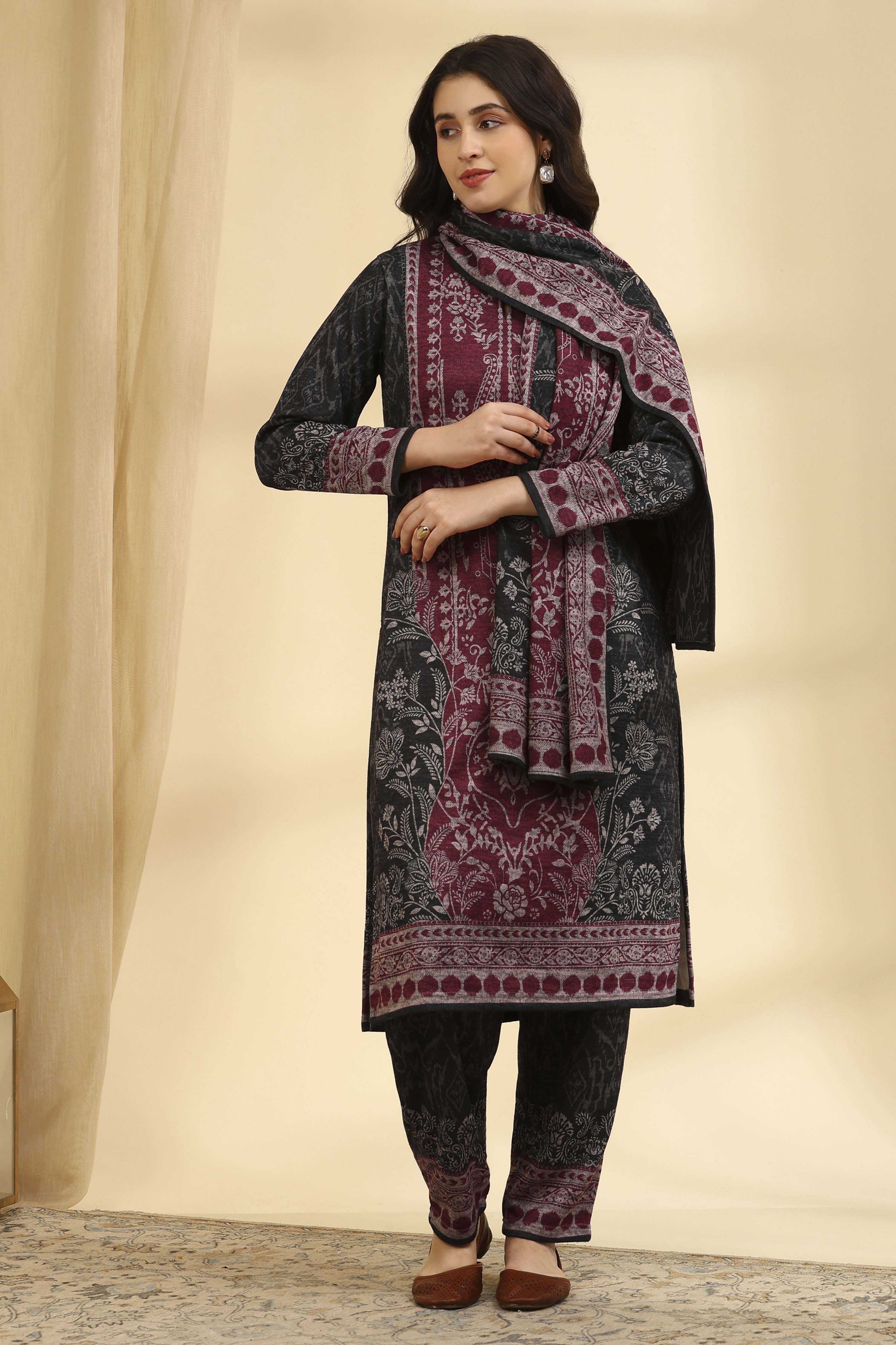 Black Polyester Printed Straight Suit Set image number 6