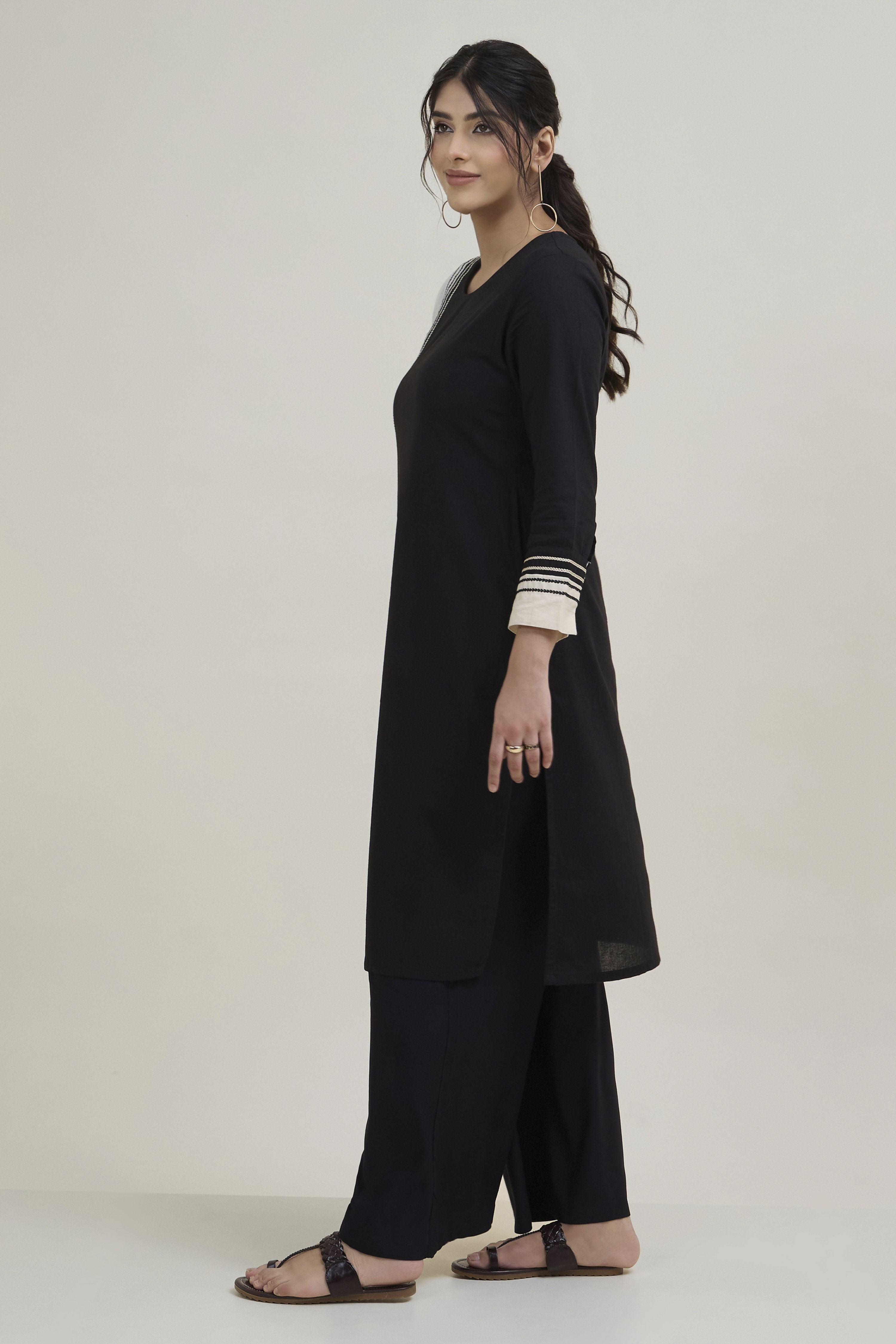 Black White Cotton Flex Straight Solid Kurta image number 3