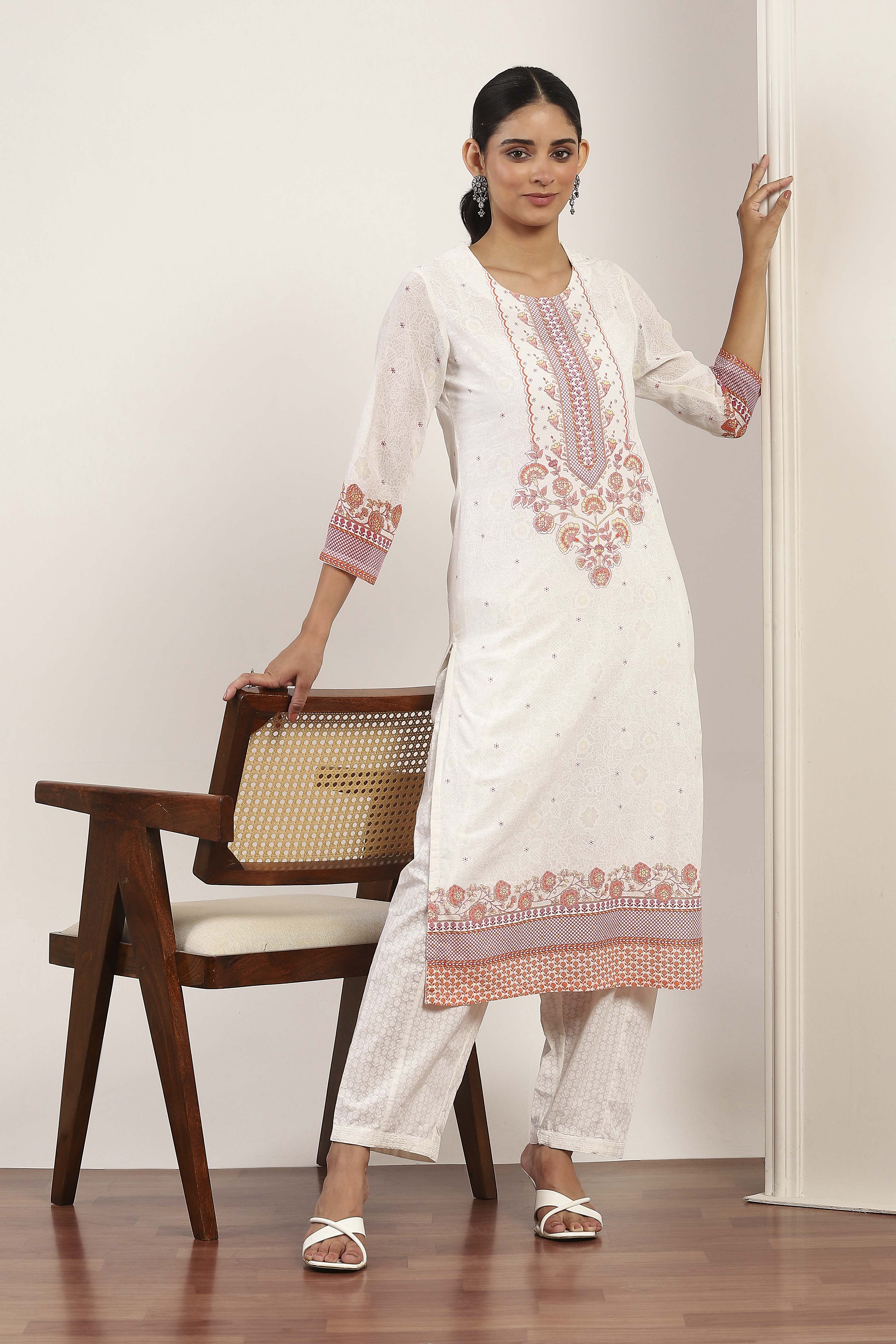 White  Straight Kurta Pants Set image number 0