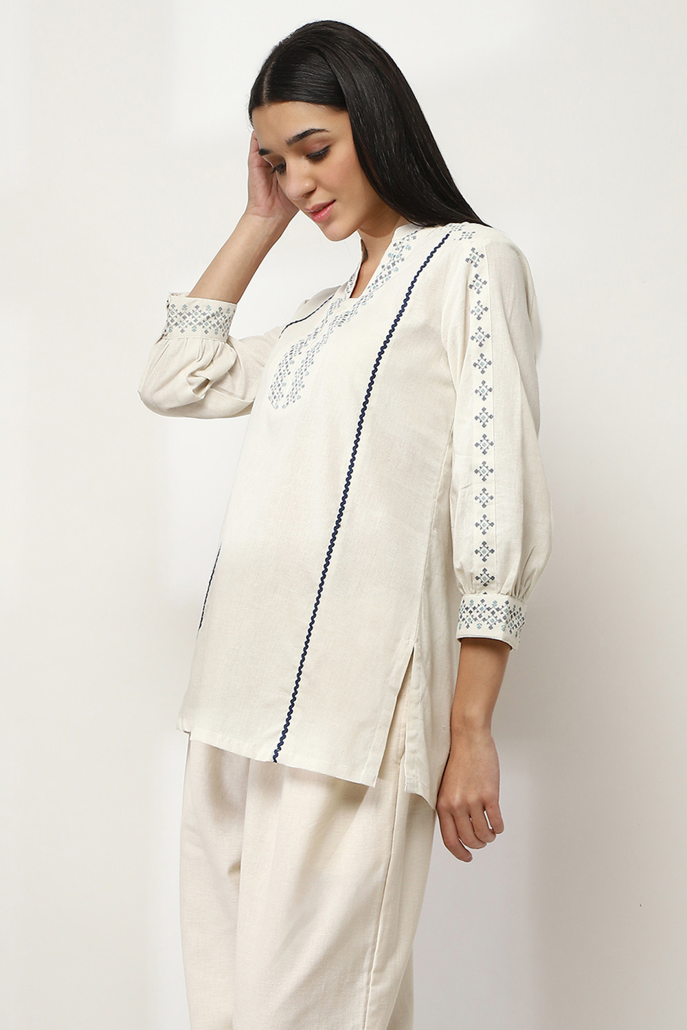 Off-White Cotton Blend Straight Top image number 2