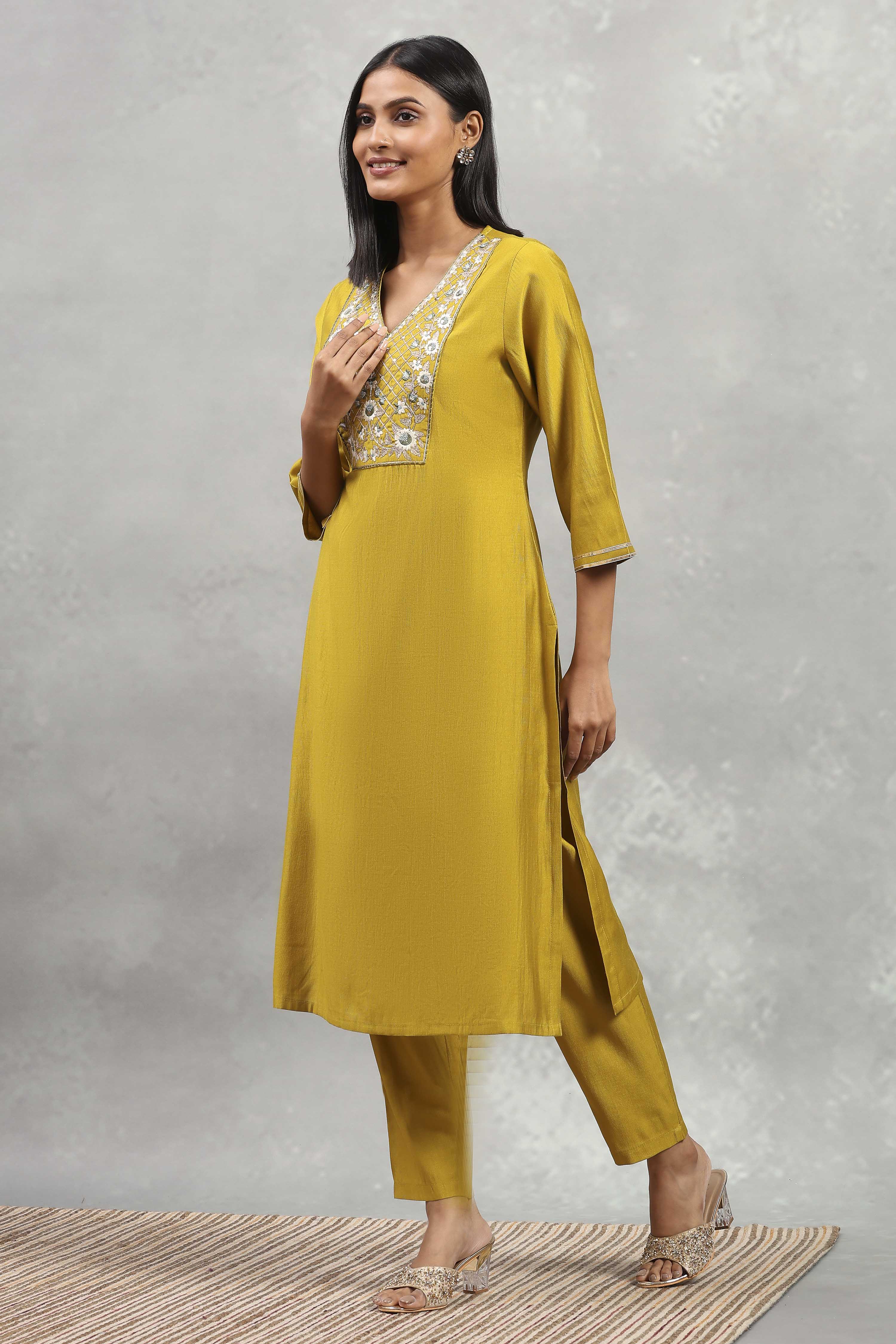 Acid Lime Viscose Blend Solid Straight Kurta Pants Set image number 3