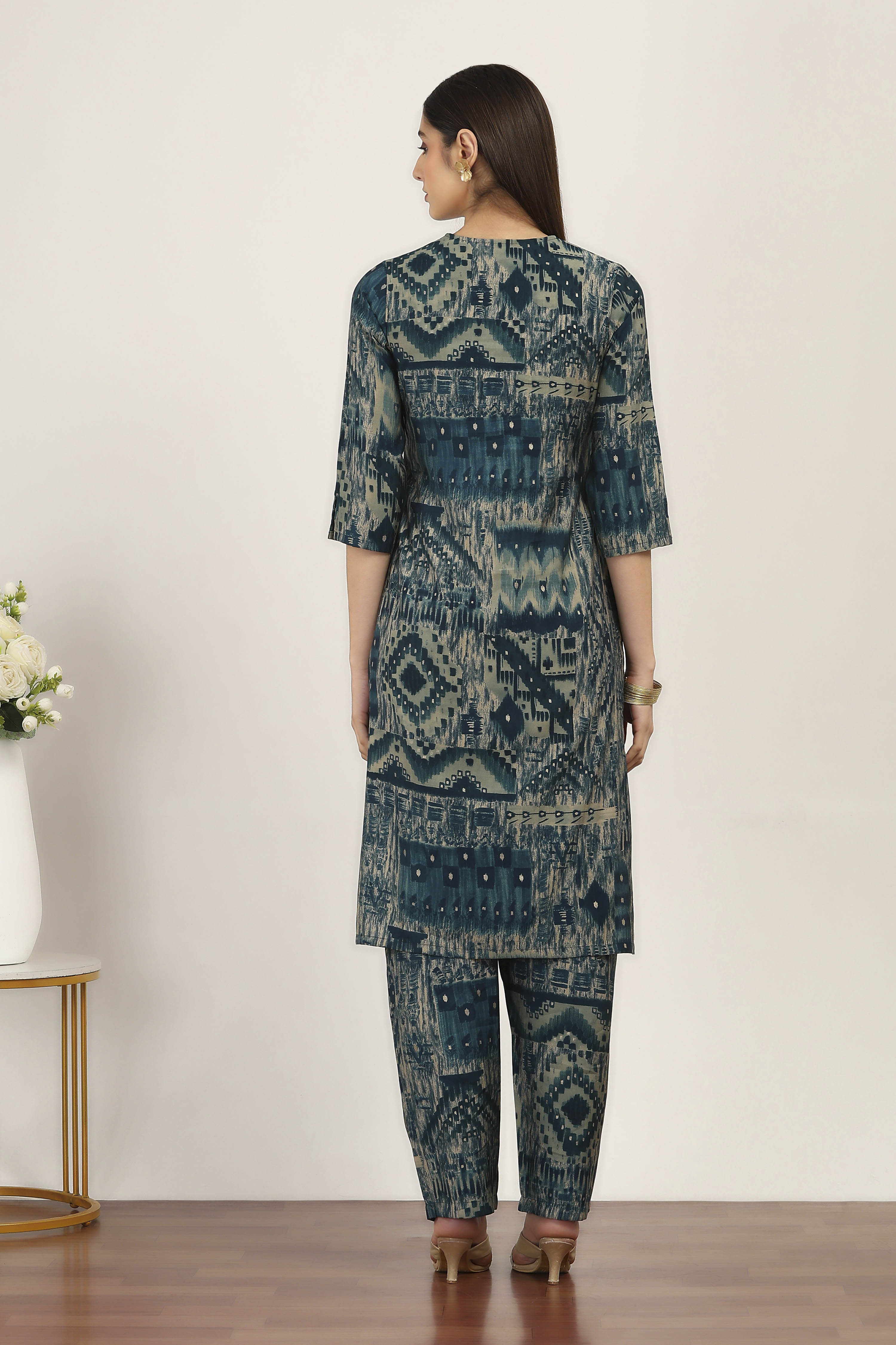 Green Viscose Polyester Viscose Rayon Kurta Pants Set image number 4