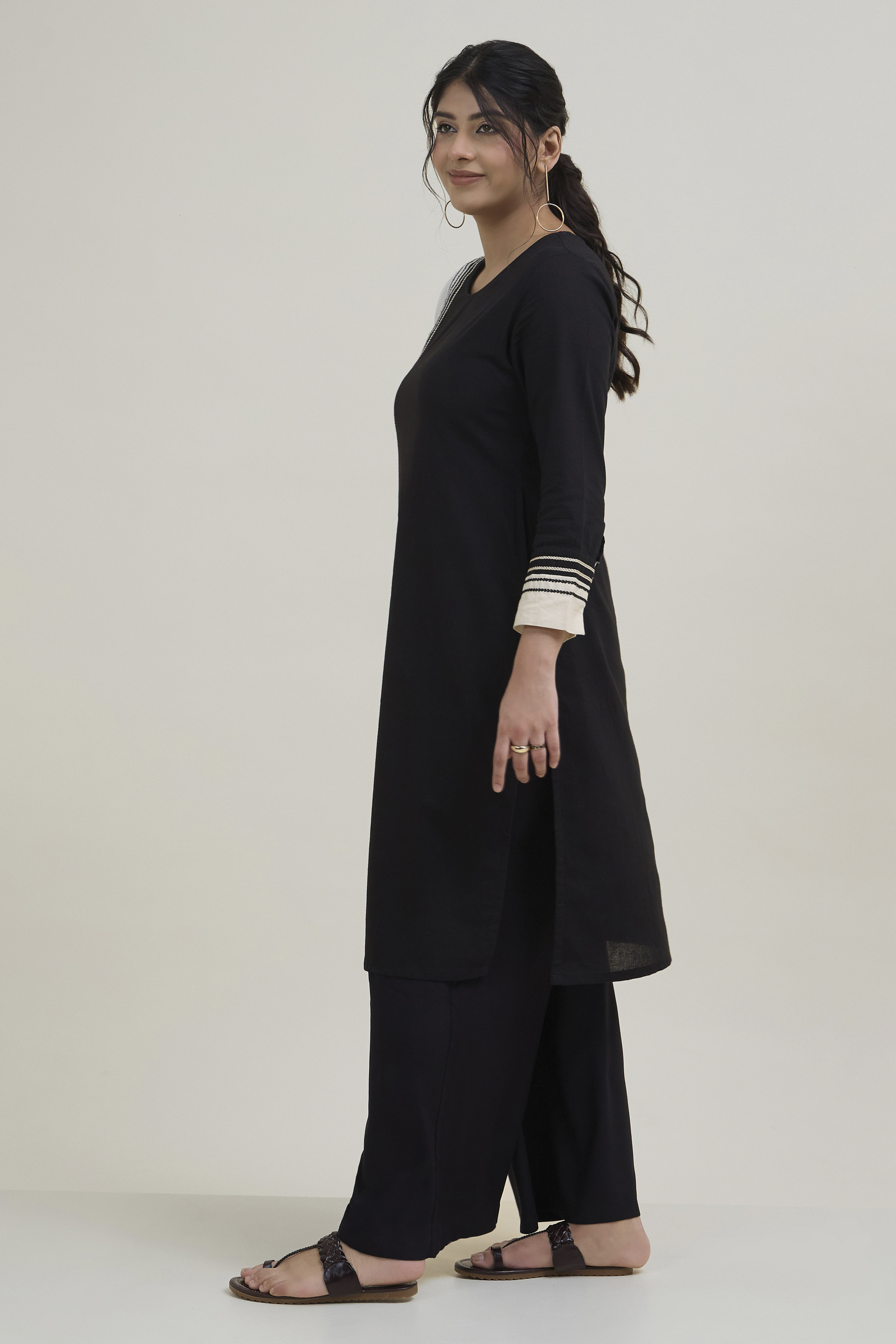 Black White Cotton Flex Straight Solid Kurta image number 3