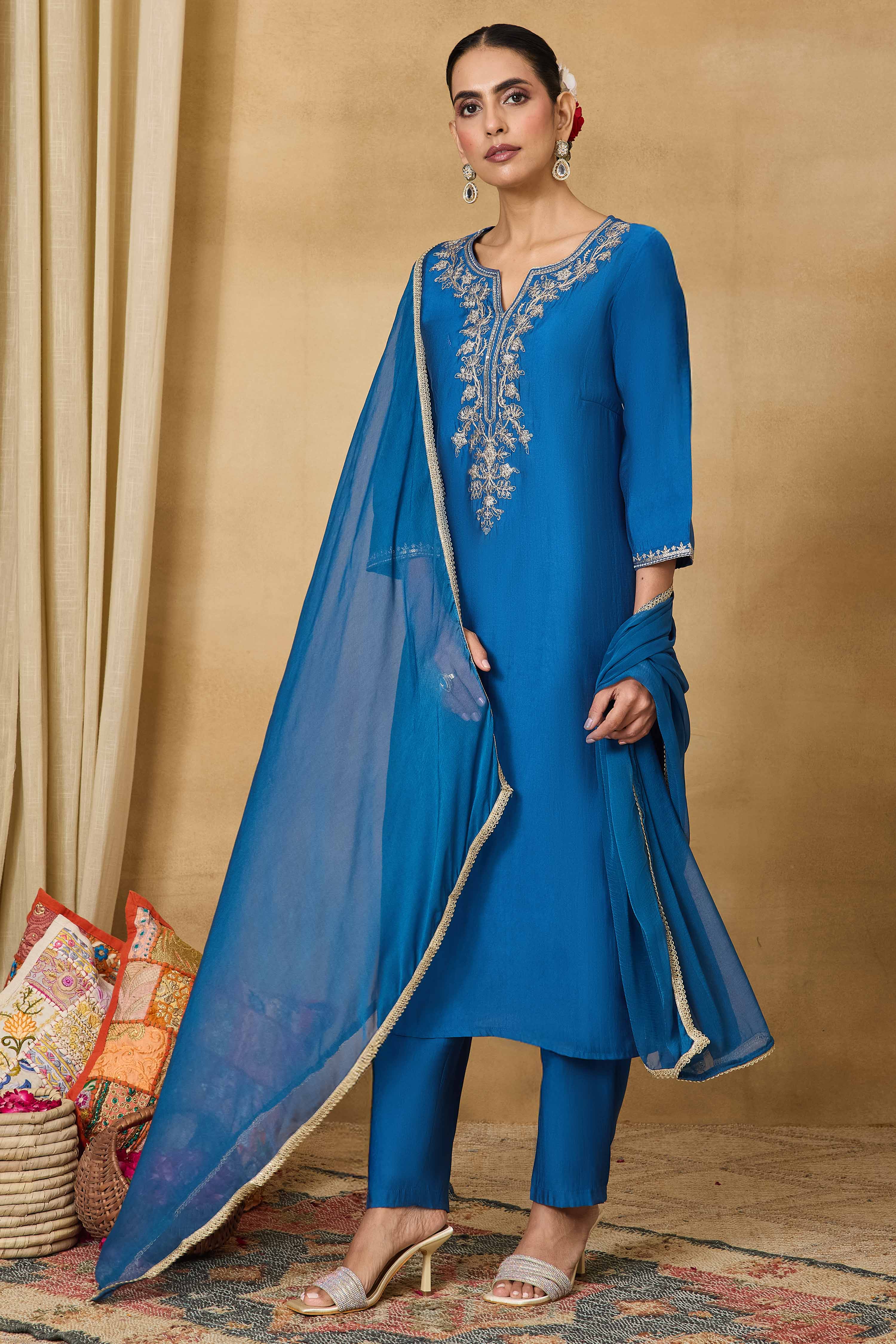 Red Viscose Blend Straight Solid Suit Set image number 4