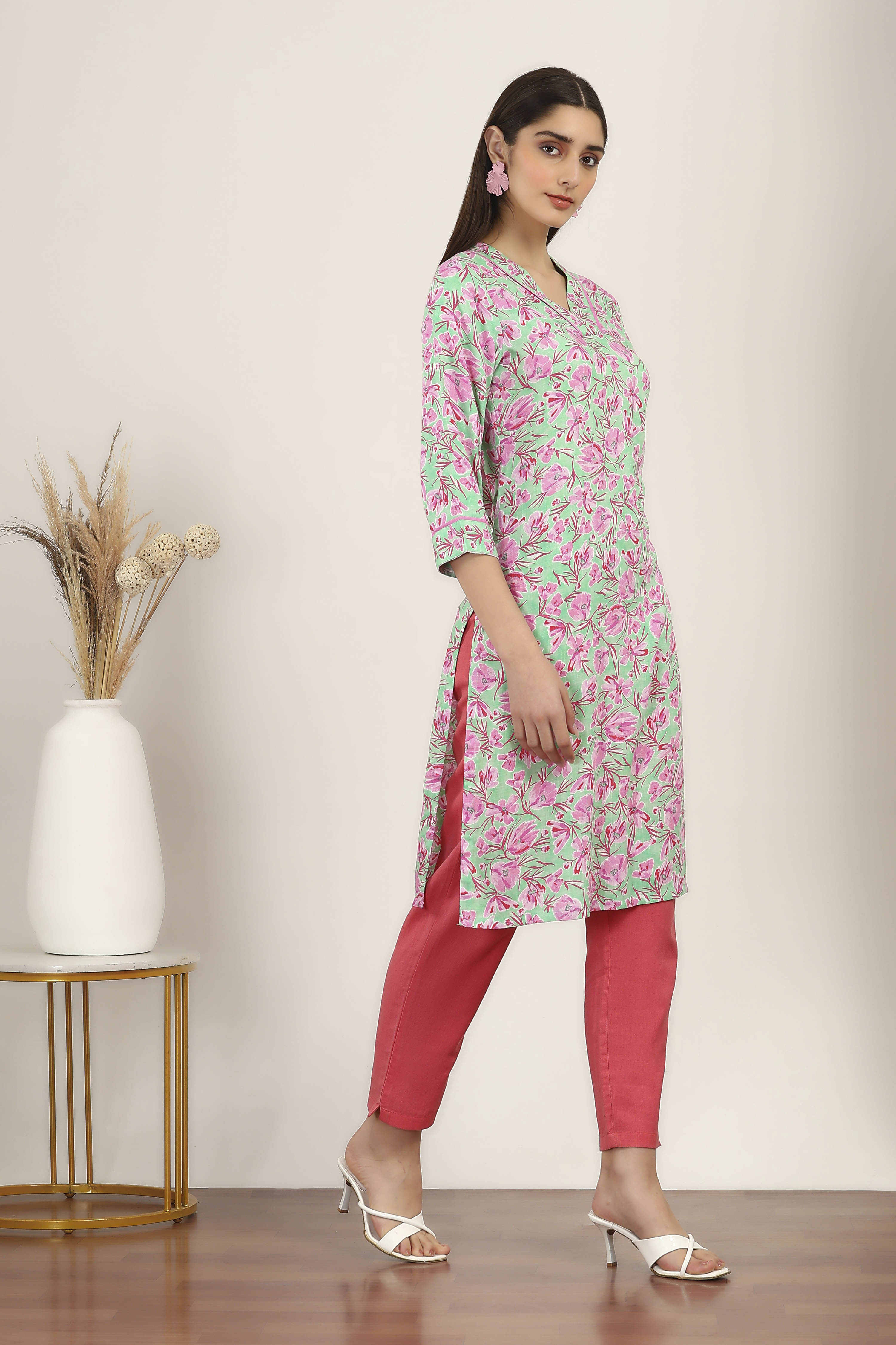 Lavender Printed Straight Kurta image number 4