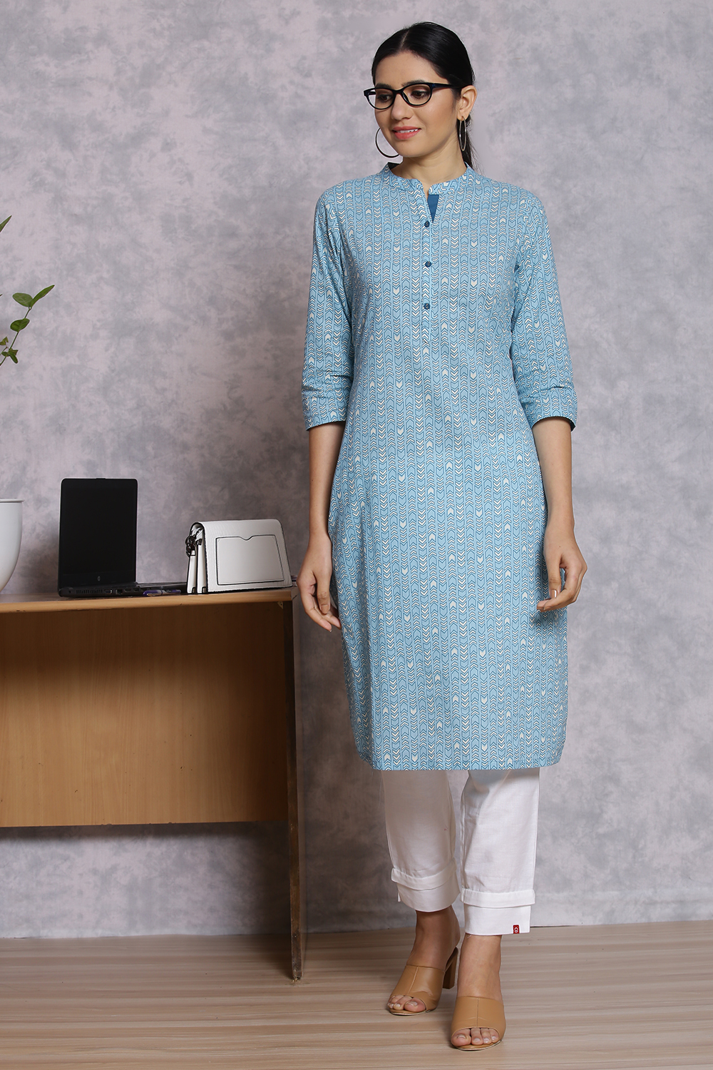 Blue Cotton And Cambric Straight Kurta image number 4
