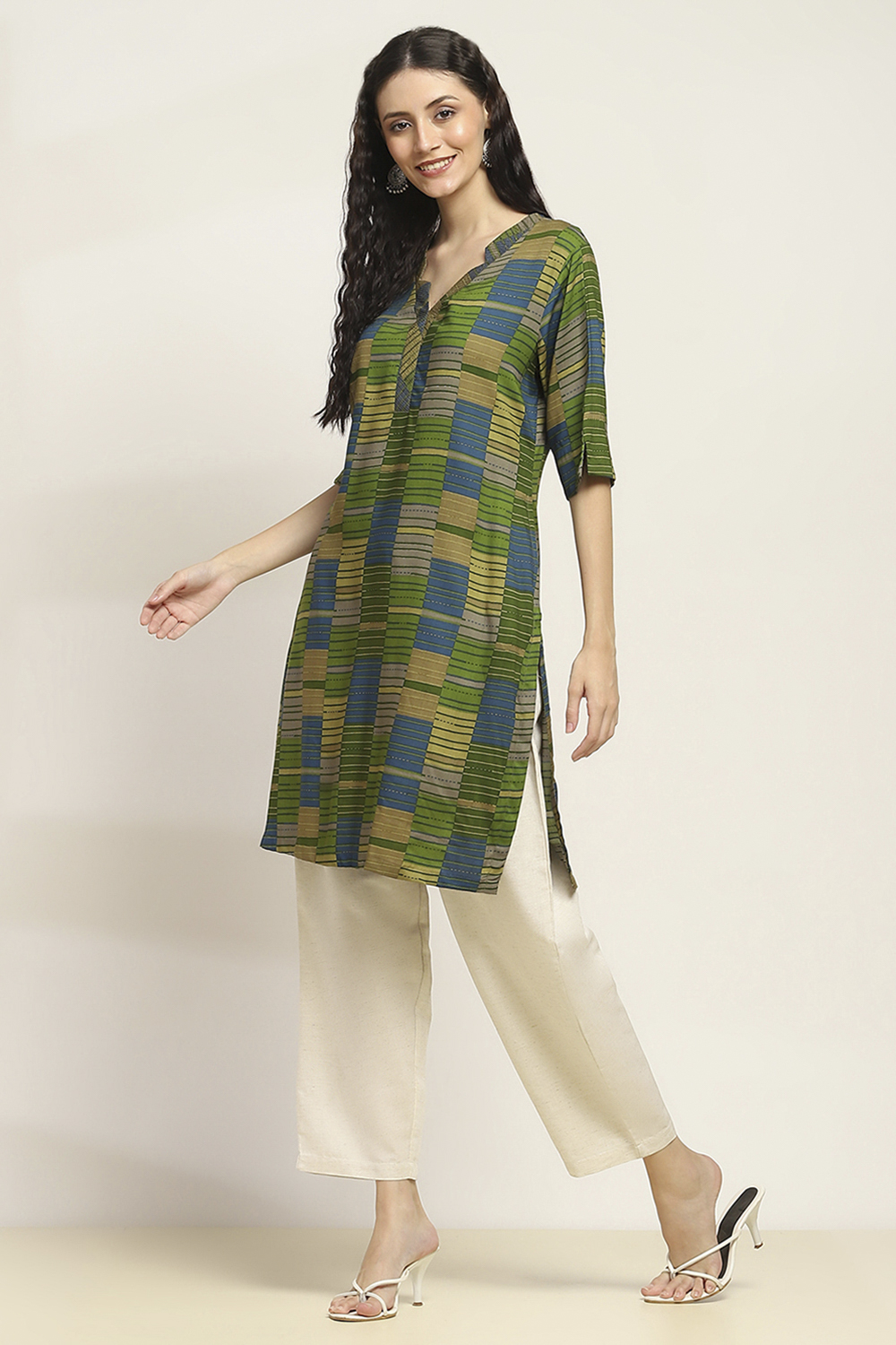 Olive Green Viscose Rayon Printed Straight Kurta image number 2