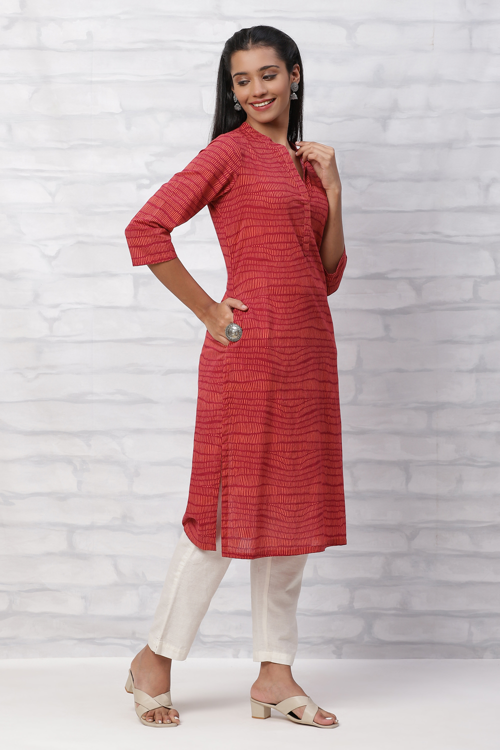 Maroon Cambric Cotton Straight Kurta image number 3