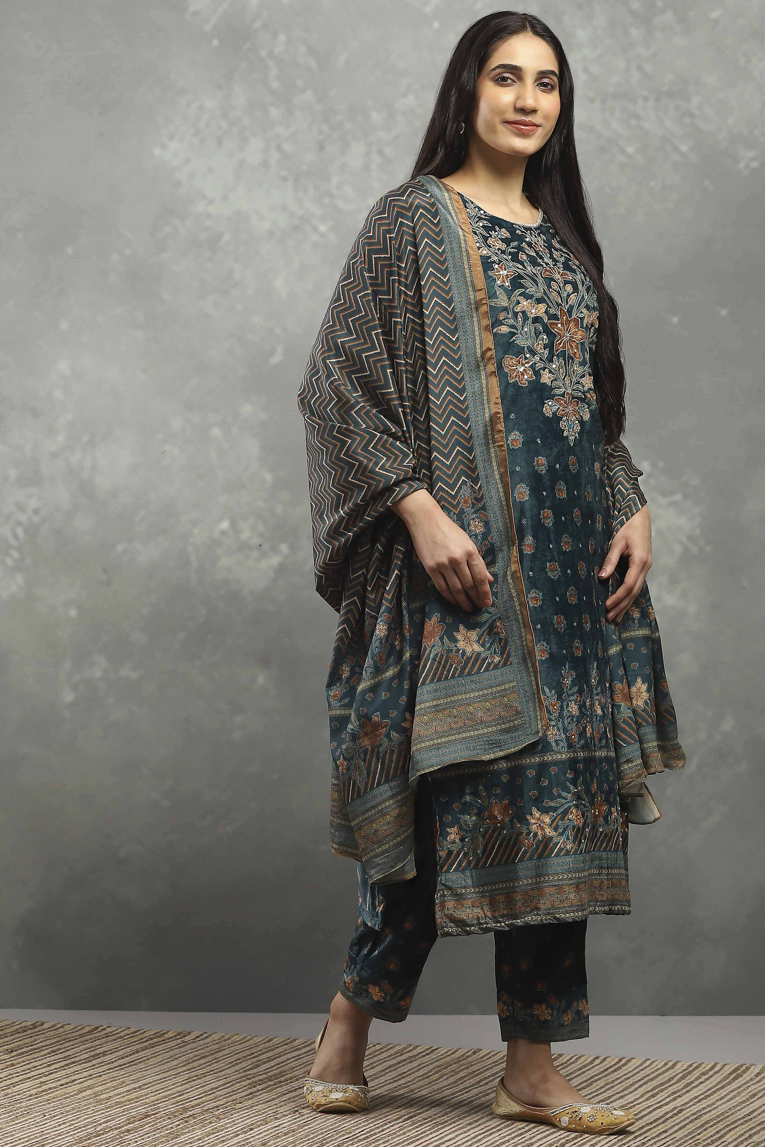 Green Polyester Printed Straight Suit Set image number 5