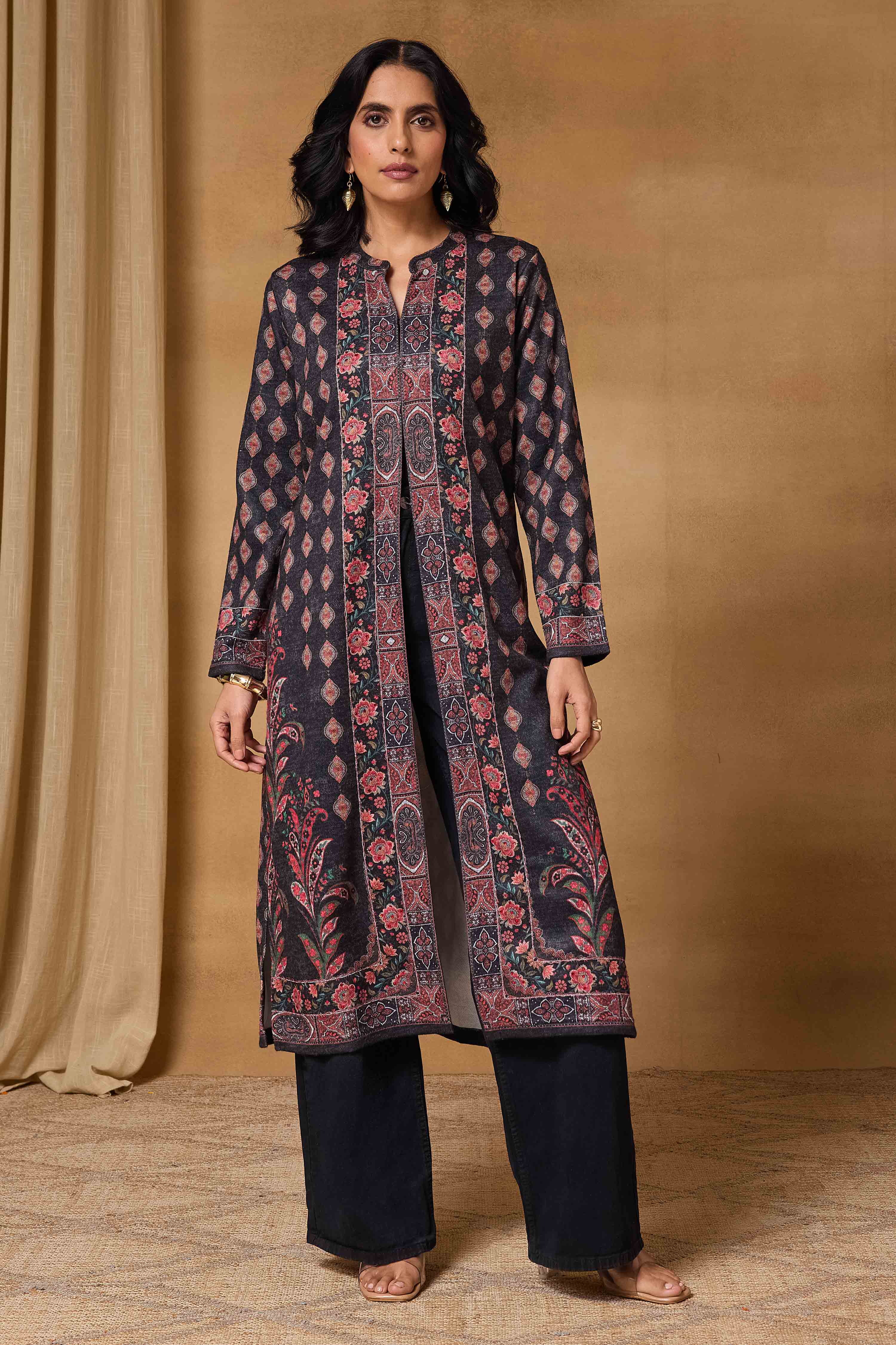 Black Polyester Regular Printed Cape image number 6