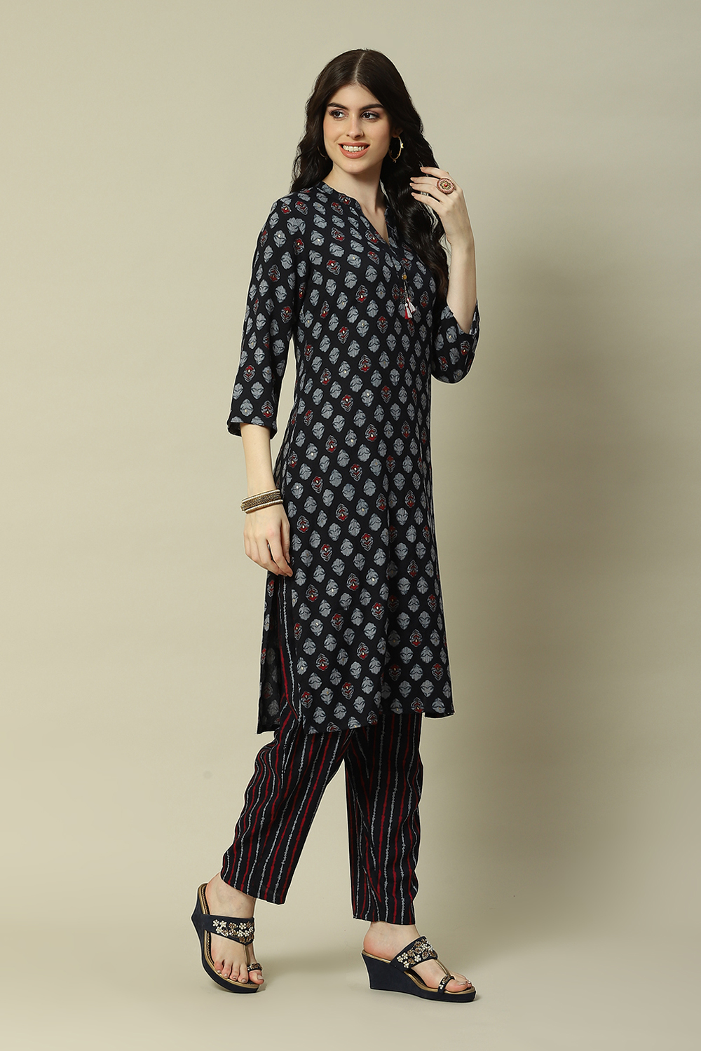 Red Cotton Blend Straight Printed Kurta Palazzo Suit Set image number 5