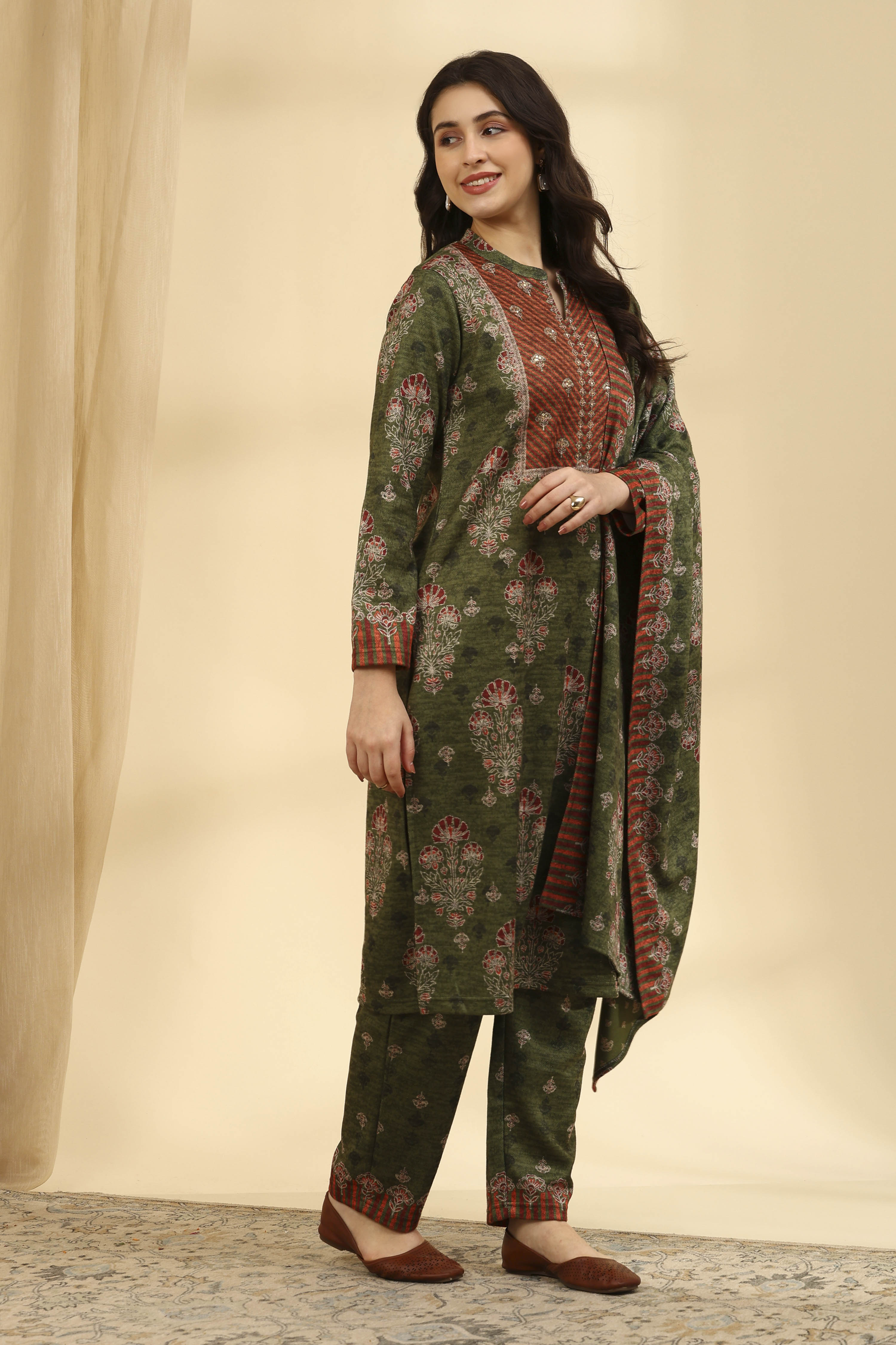 Green Polyester Printed Straight Suit Set image number 4