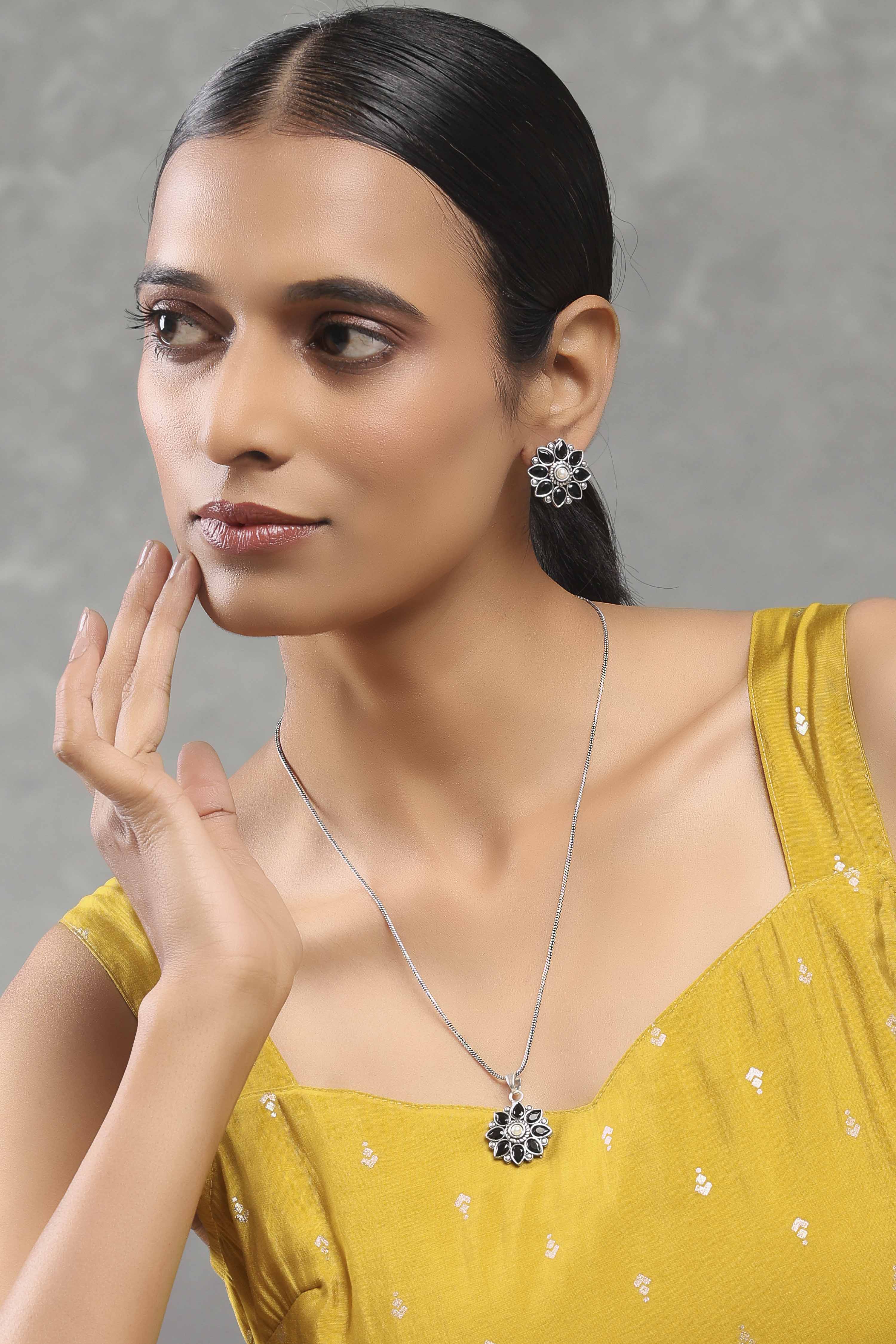 Black Brass Necklace Set image number 3