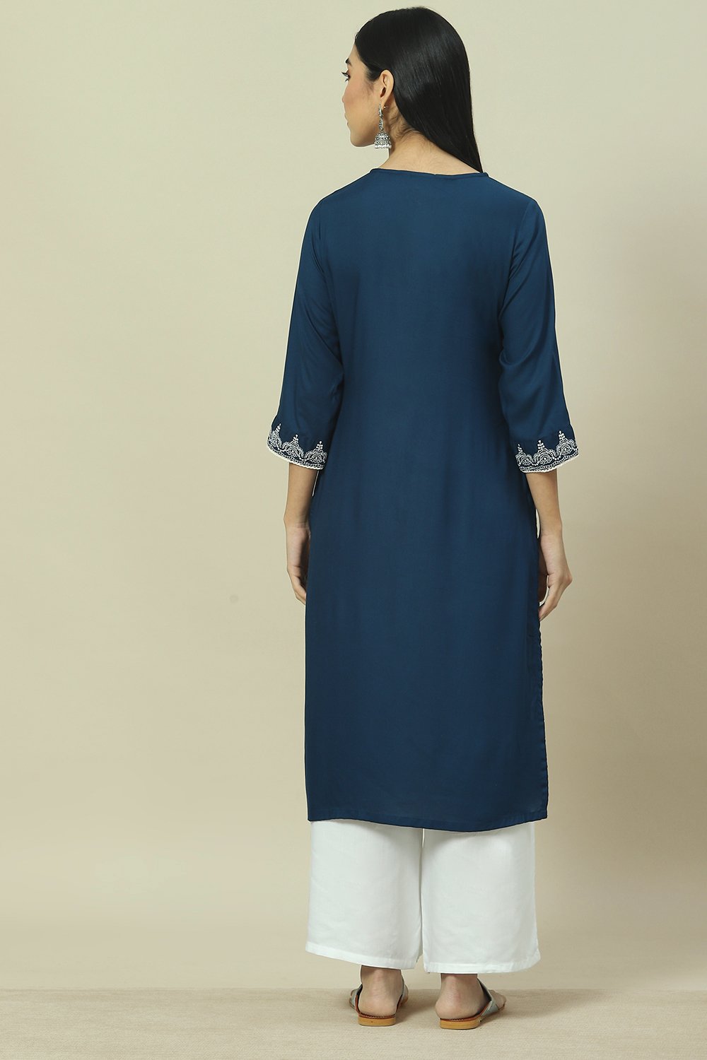 Indigo Blue Embroidered Detail Straight Kurta image number 4