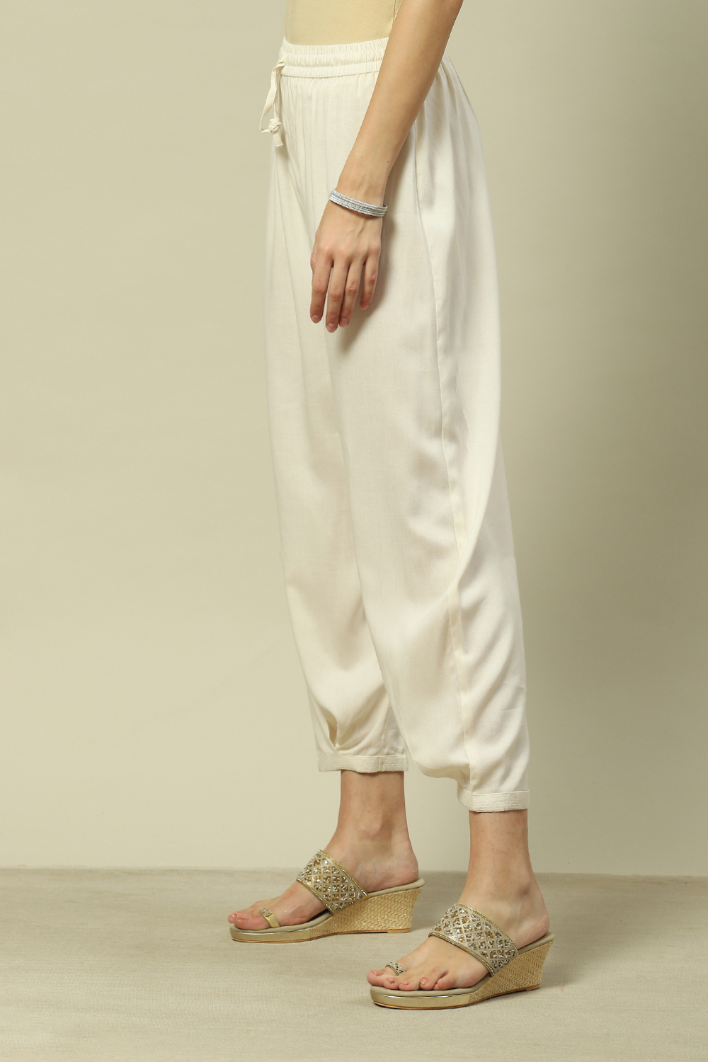 Off White LIVA Straight Solid Palazzos image number 2