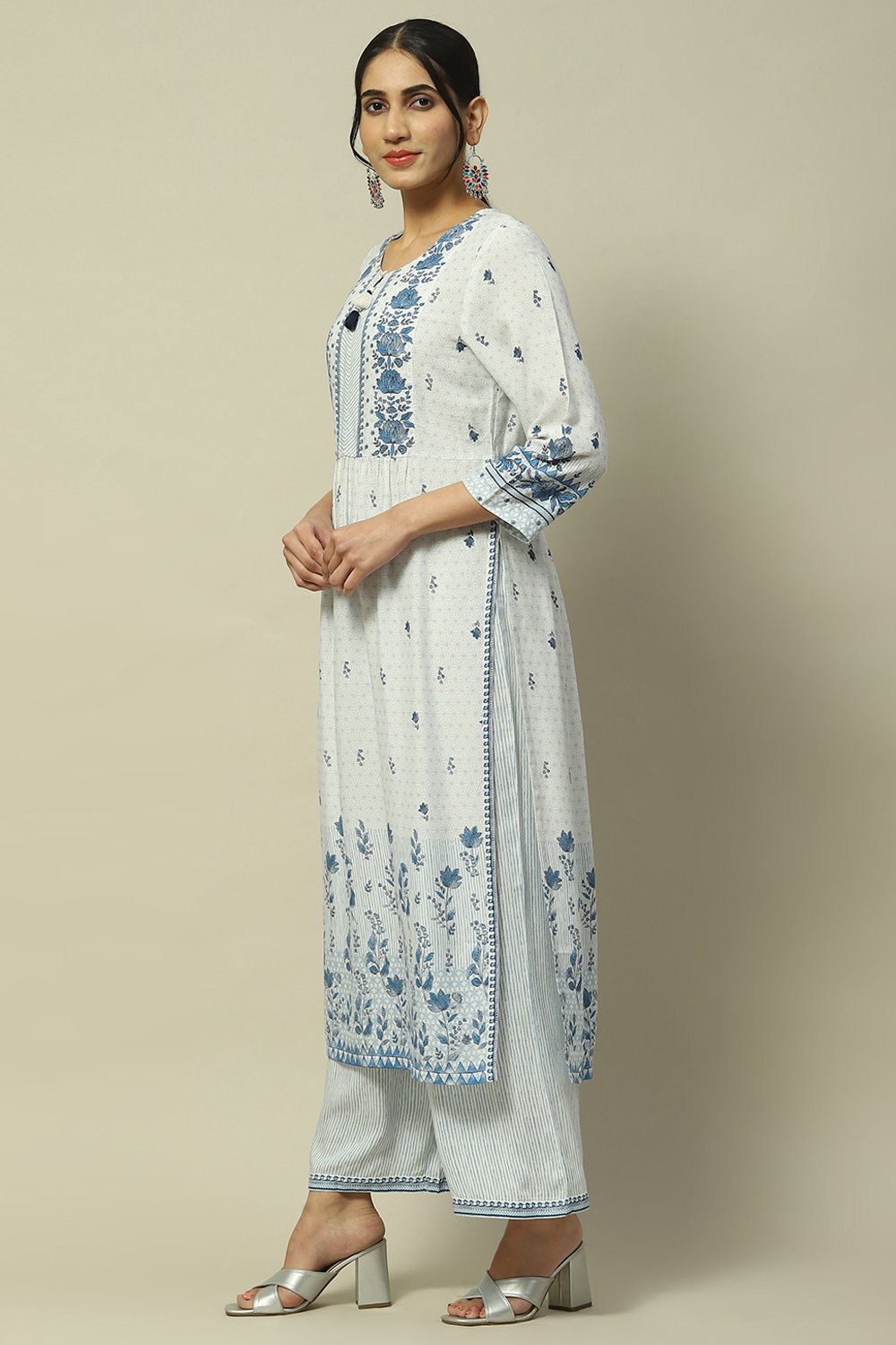 Blue Rayon Tiered Kurta image number 3